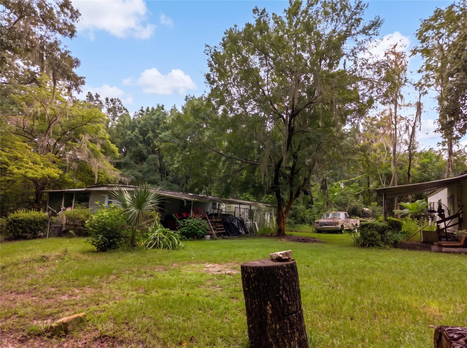 Between Trailer 2 and 3 from West Entrance - 5900 NW 190TH ST, REDDICK