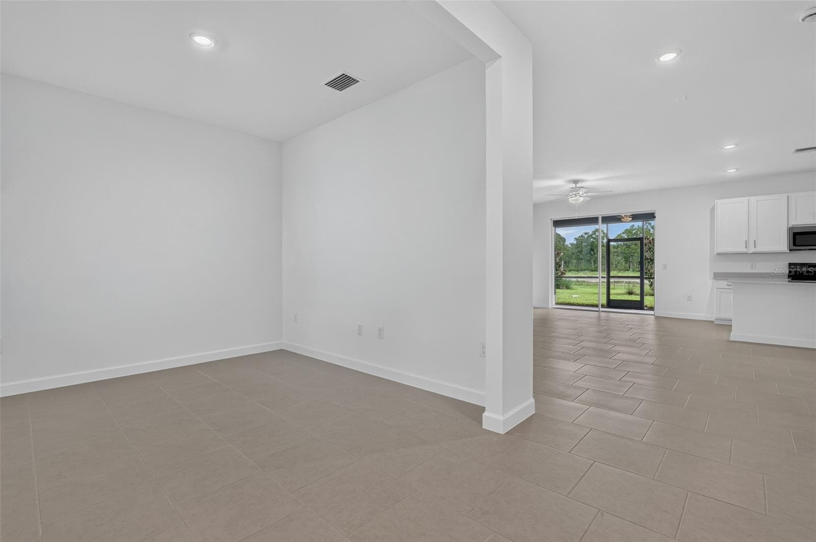 Single Family Residence at 28013 MOONSTAR CT, PUNTA GORDA, photo 6 of 13