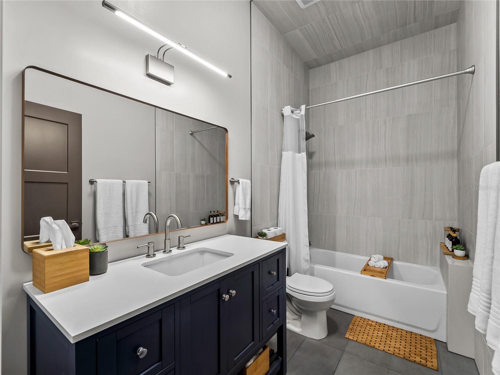 GuestBath_8163WalbertSt_PortCharlotte_TubShowerCombo_Wide.jpg - 8163 WALBERT ST, PORT CHARLOTTE