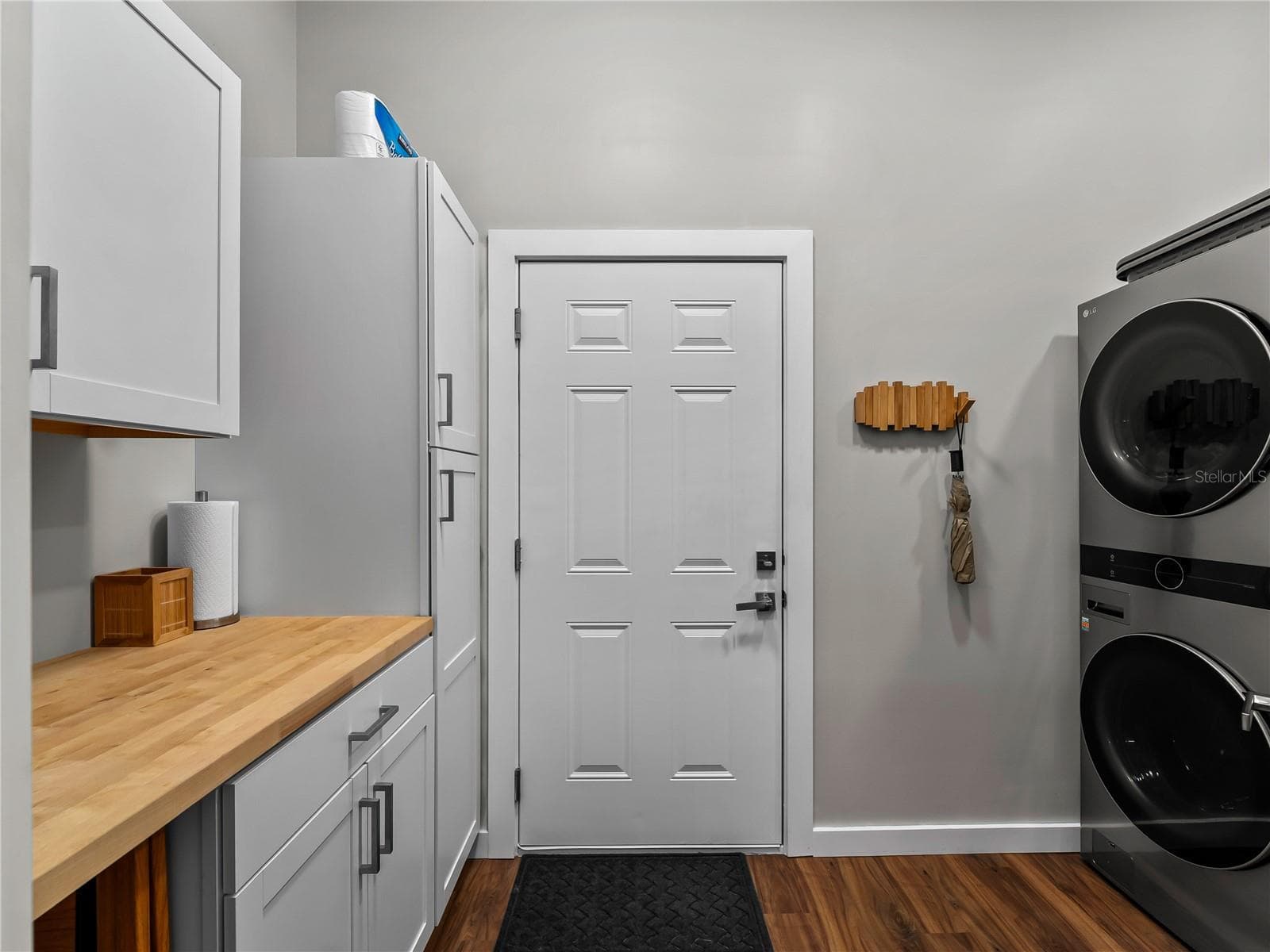 Laundry_8163WalbertSt_PortCharlotte_Cabinetry_Wide.jpg - 8163 WALBERT ST, PORT CHARLOTTE