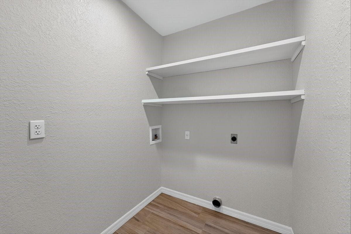 Single Family Residence at 9293 FRUITLAND AVE, ENGLEWOOD, photo 30 of 36