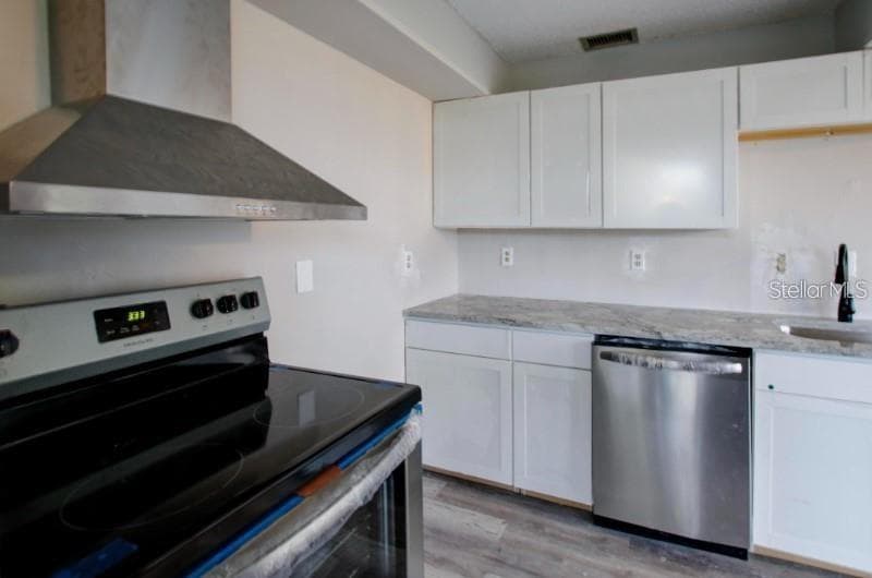 Townhouse at 1106 COUNTRY CLUB LN, LAKELAND, photo 3 of 14