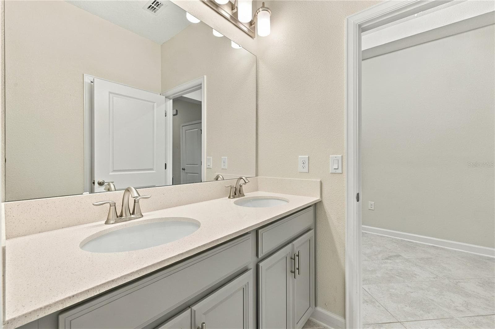 Single Family Residence at 11103 SWEETGUM WOODS DR, ORLANDO, photo 13 of 53