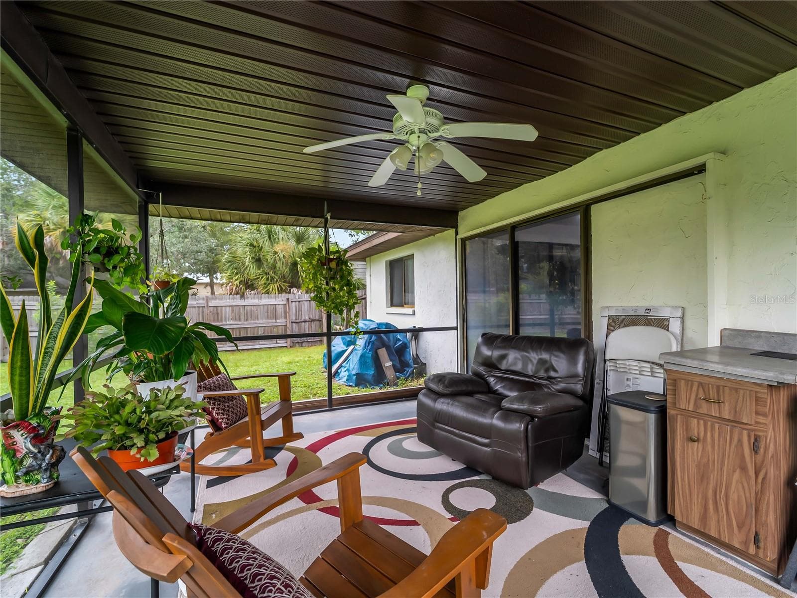 ScreenedLanai_20307SilentAve_PortCharlotte_OutdoorLiving_SliderView.jpg - 20307 SILENT AVE, PORT CHARLOTTE