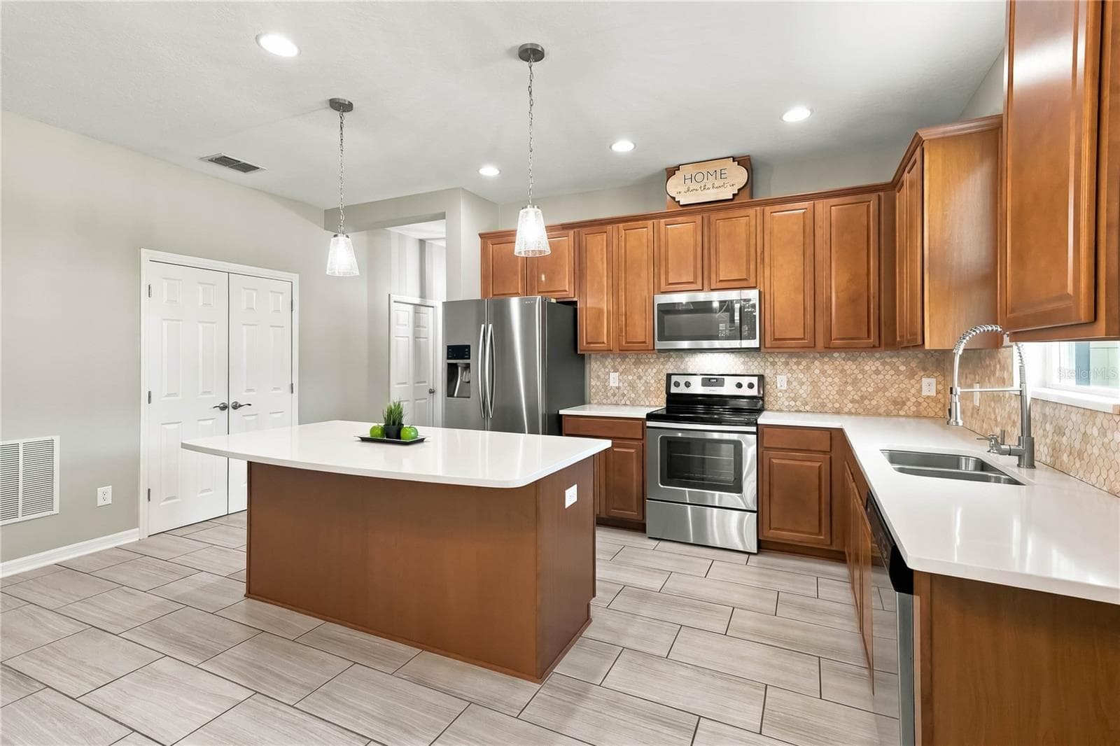 Single Family Residence at 3811 FRIARS COVE LN, ST CLOUD, photo 12 of 53