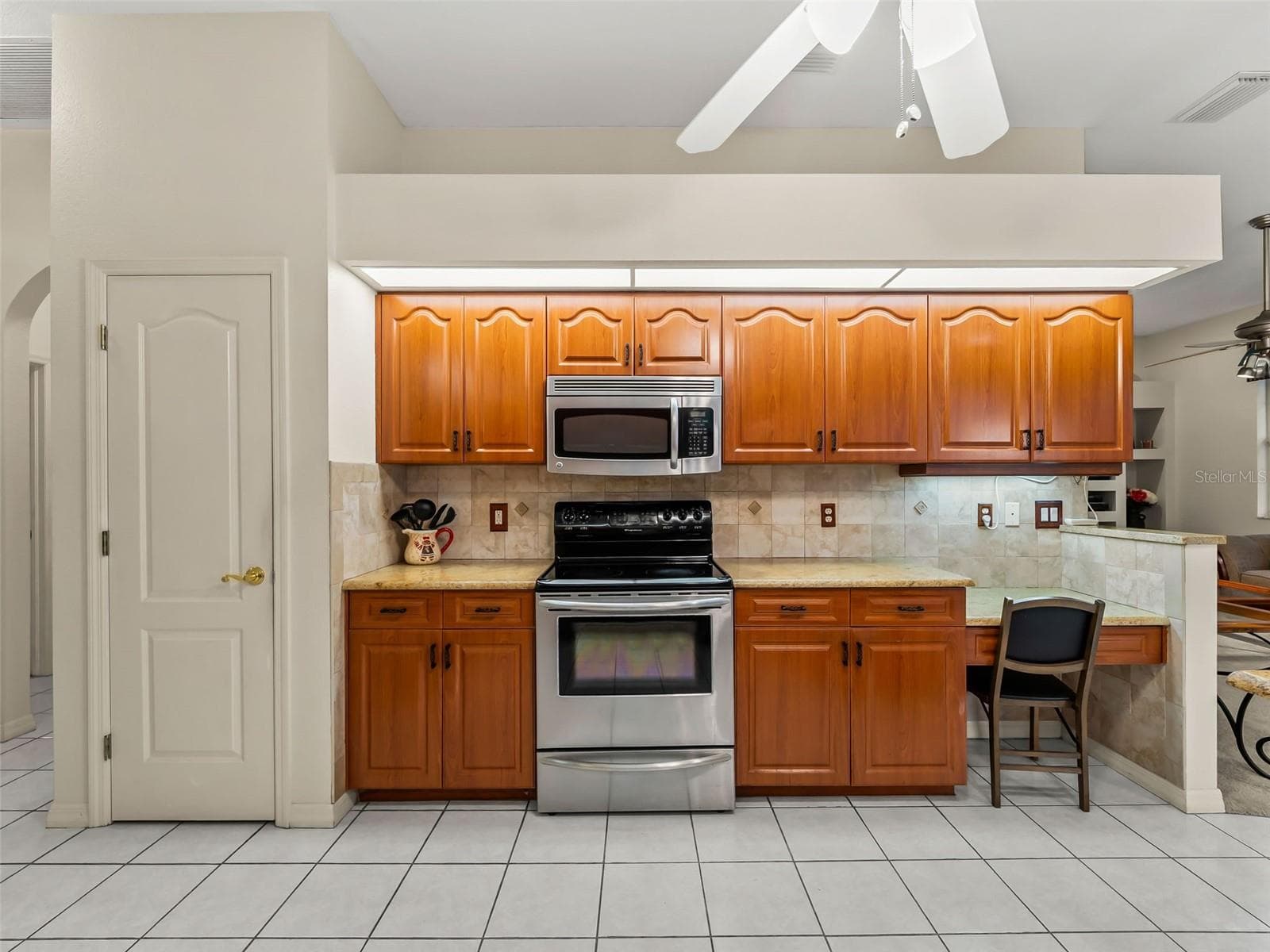 Kitchen_9336StPaulDr_PortCharlotte_StainlessRange_Close.jpg - 9336 ST PAUL DR, PORT CHARLOTTE