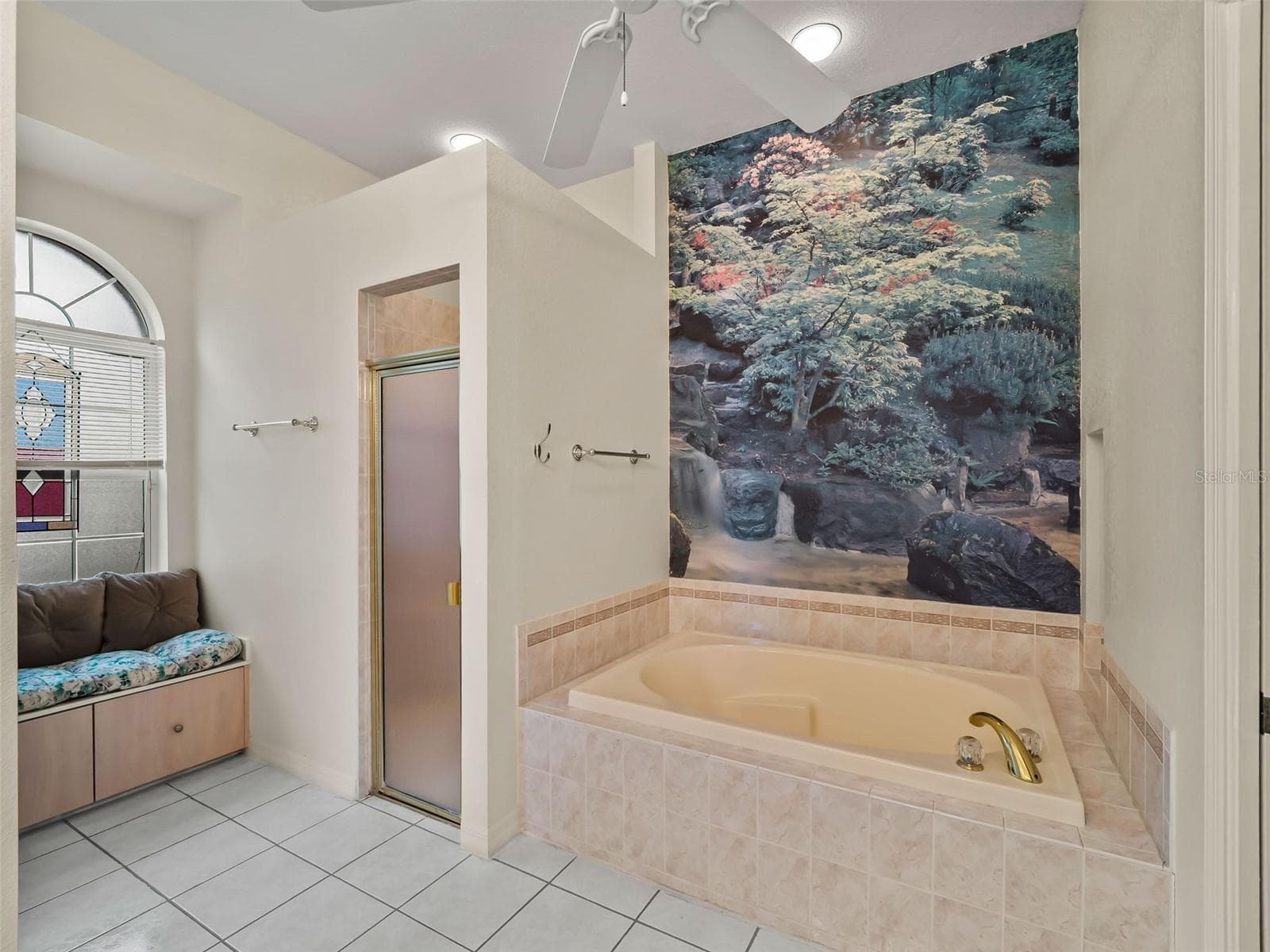 PrimaryBath_9336StPaulDr_PortCharlotte_GardenTub_Corner.jpg - 9336 ST PAUL DR, PORT CHARLOTTE