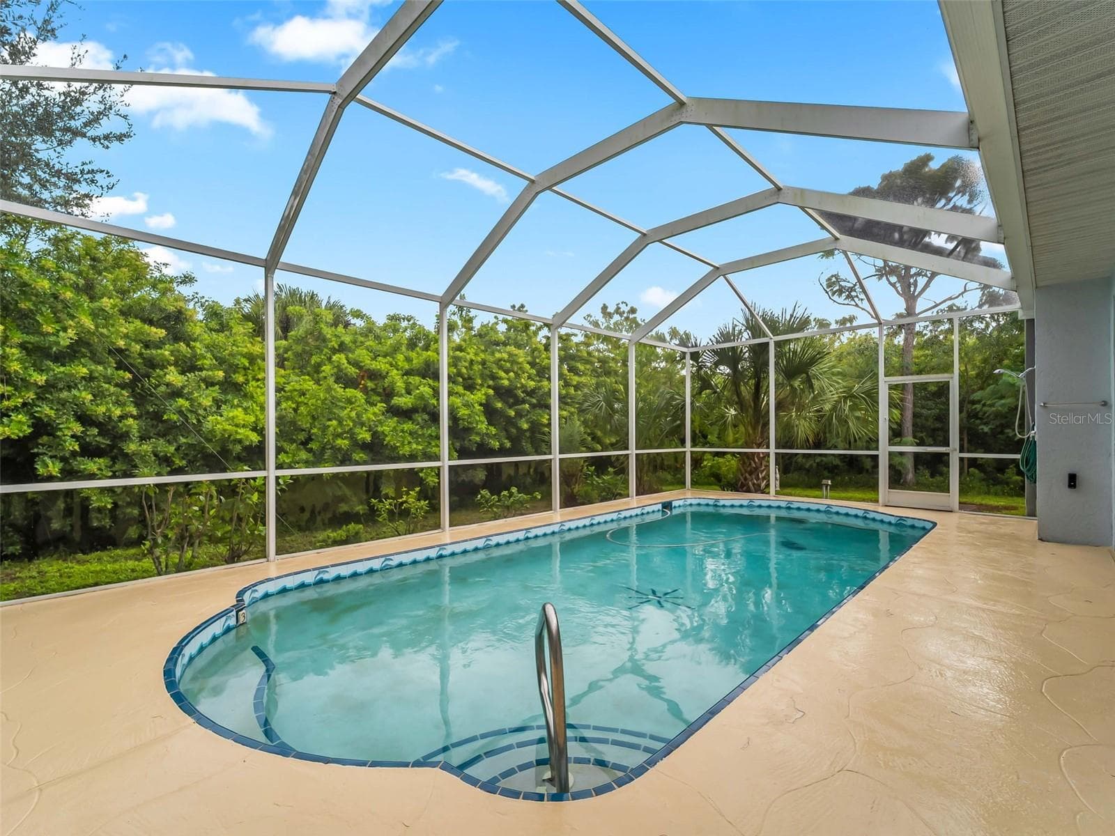 Pool_9336StPaulDr_PortCharlotte_ScreenEnclosure_Wide.jpg - 9336 ST PAUL DR, PORT CHARLOTTE