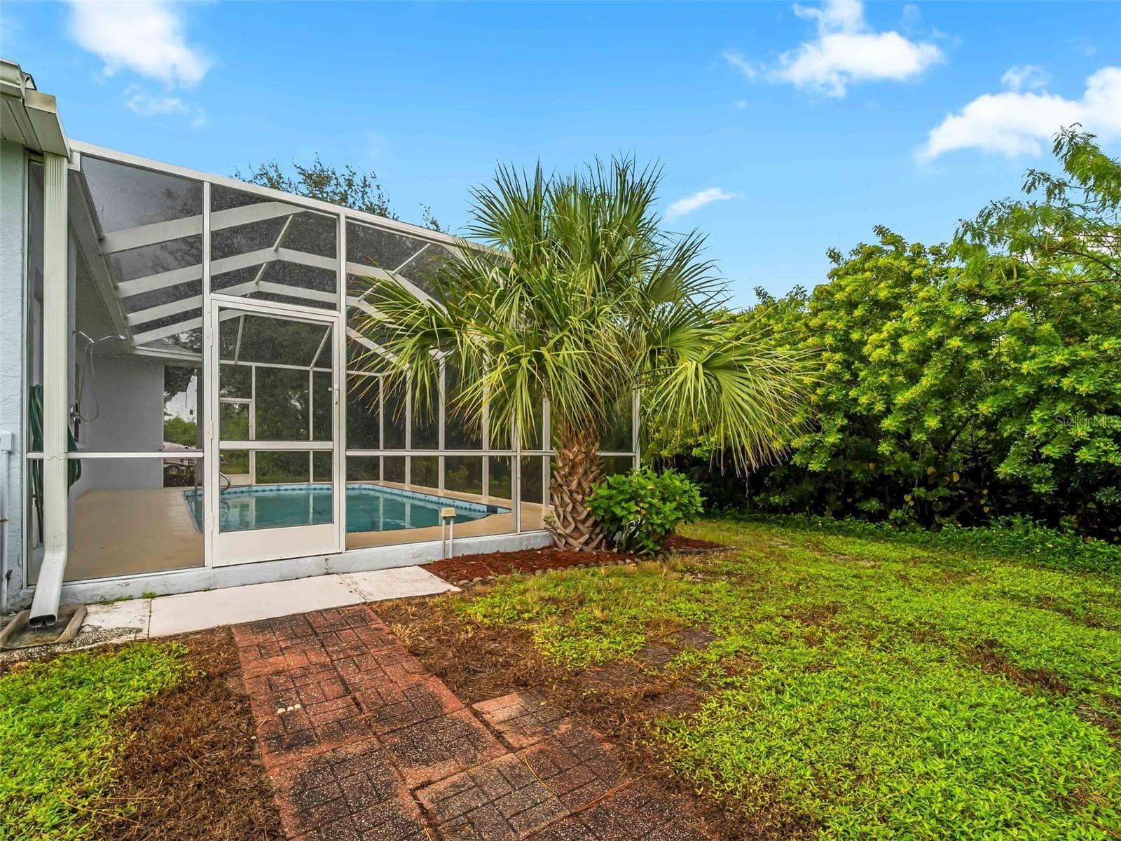 RearExterior_9336StPaulDr_PortCharlotte_ScreenEnclosure_Corner.jpg - 9336 ST PAUL DR, PORT CHARLOTTE
