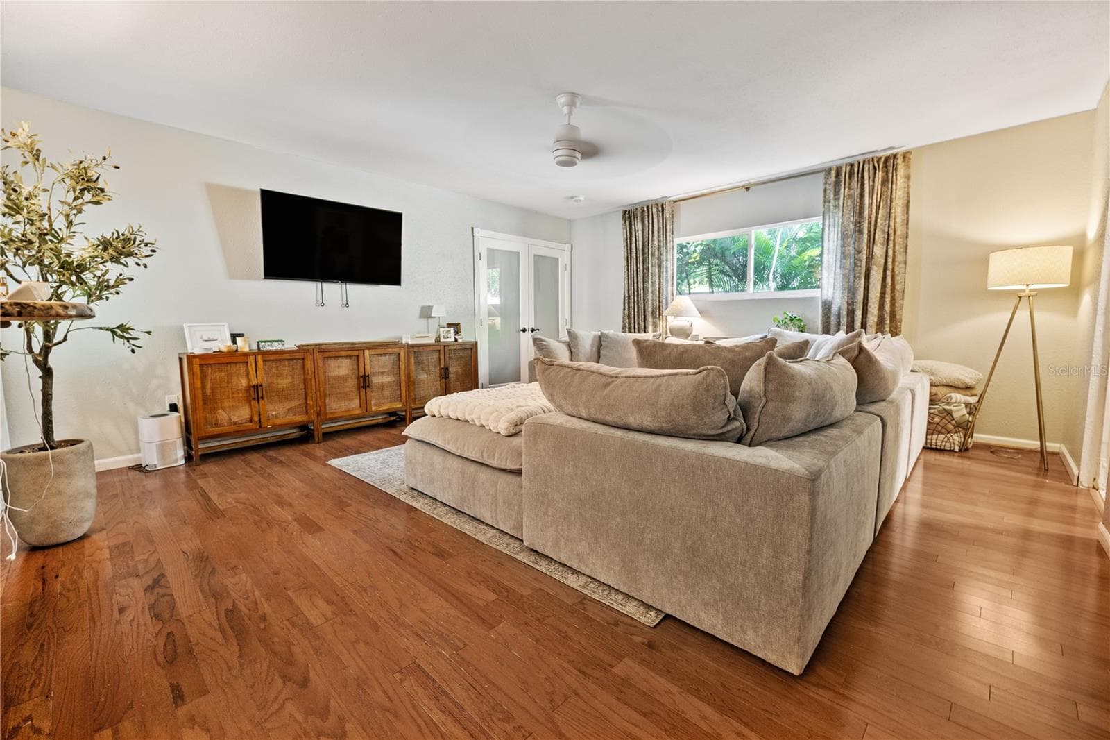 Single Family Residence at 3912 W CLEVELAND ST, TAMPA, photo 12 of 32