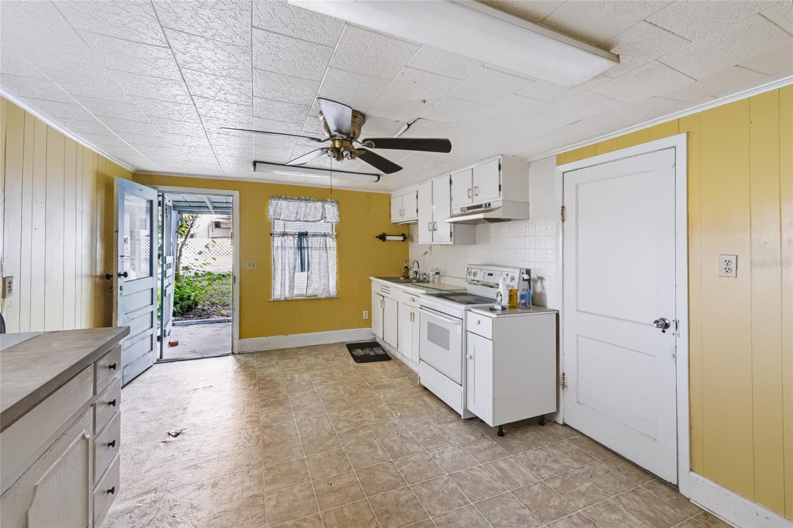 Single Family Residence at 308 S GALENA AVE, MINNEOLA, photo 2 of 17