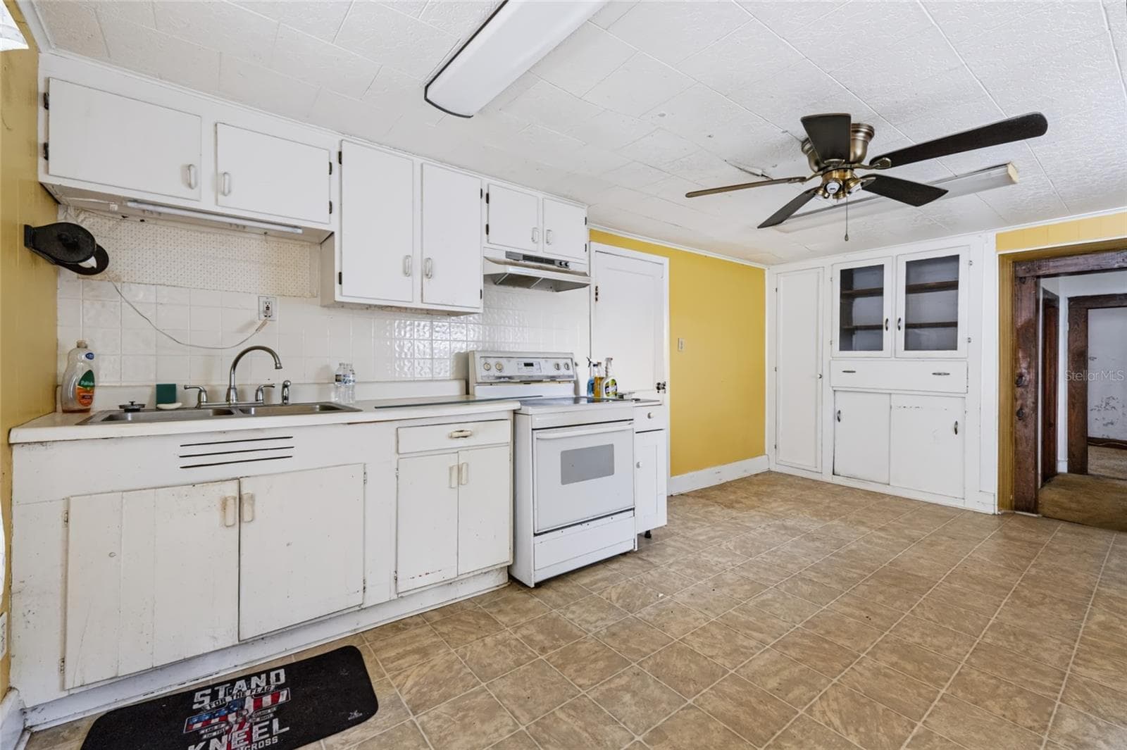 Single Family Residence at 308 S GALENA AVE, MINNEOLA, photo 3 of 17