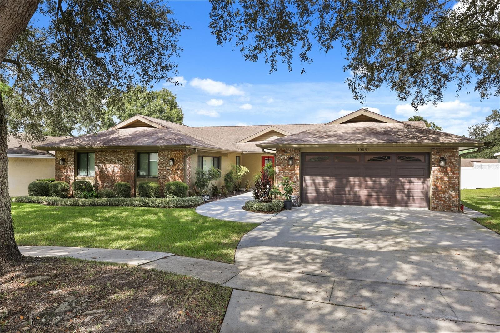 Single Family Residence at 1008 FOREST CIR, WINTER SPRINGS, photo 2 of 37