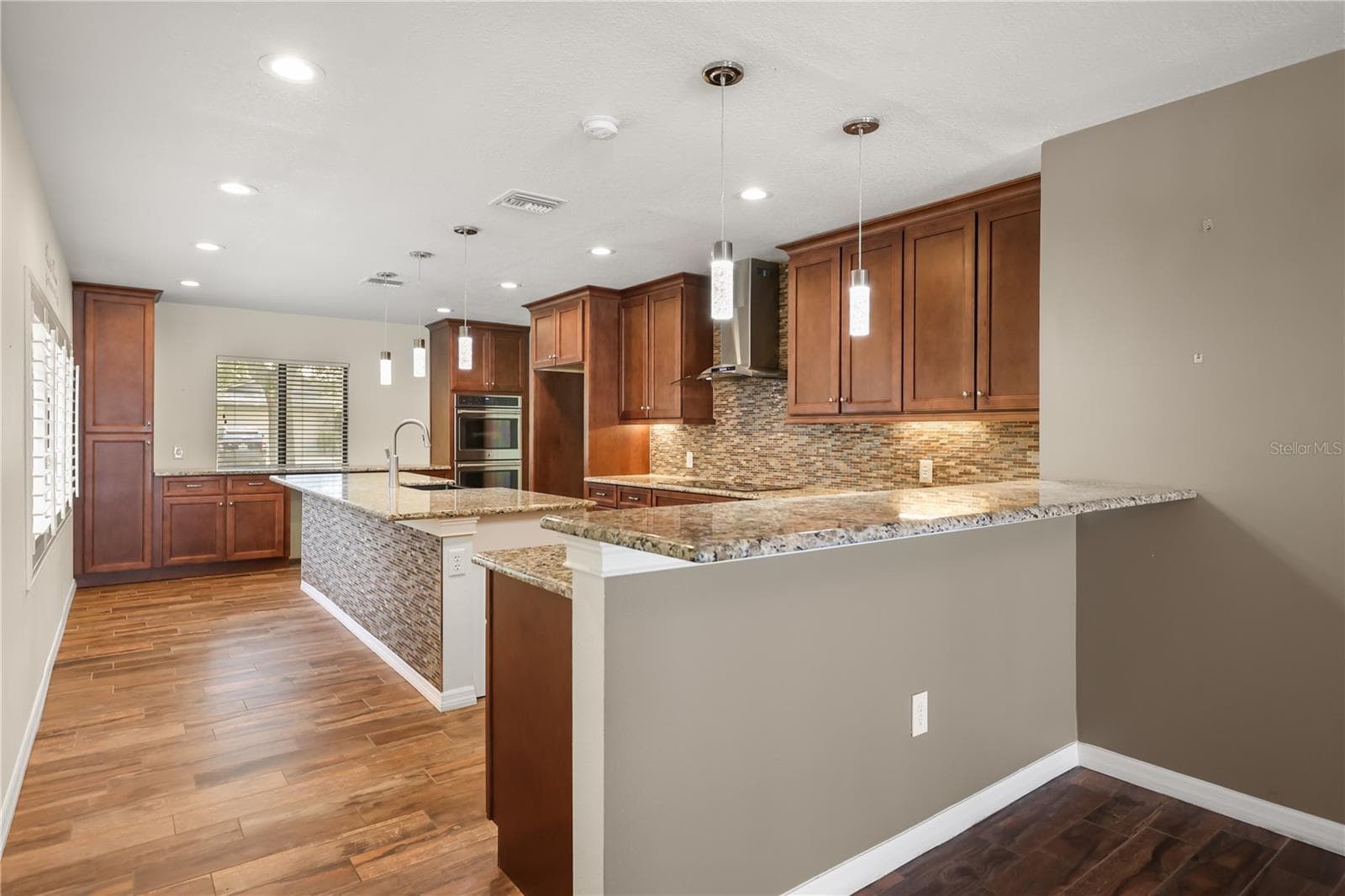 Single Family Residence at 1008 FOREST CIR, WINTER SPRINGS, photo 9 of 37