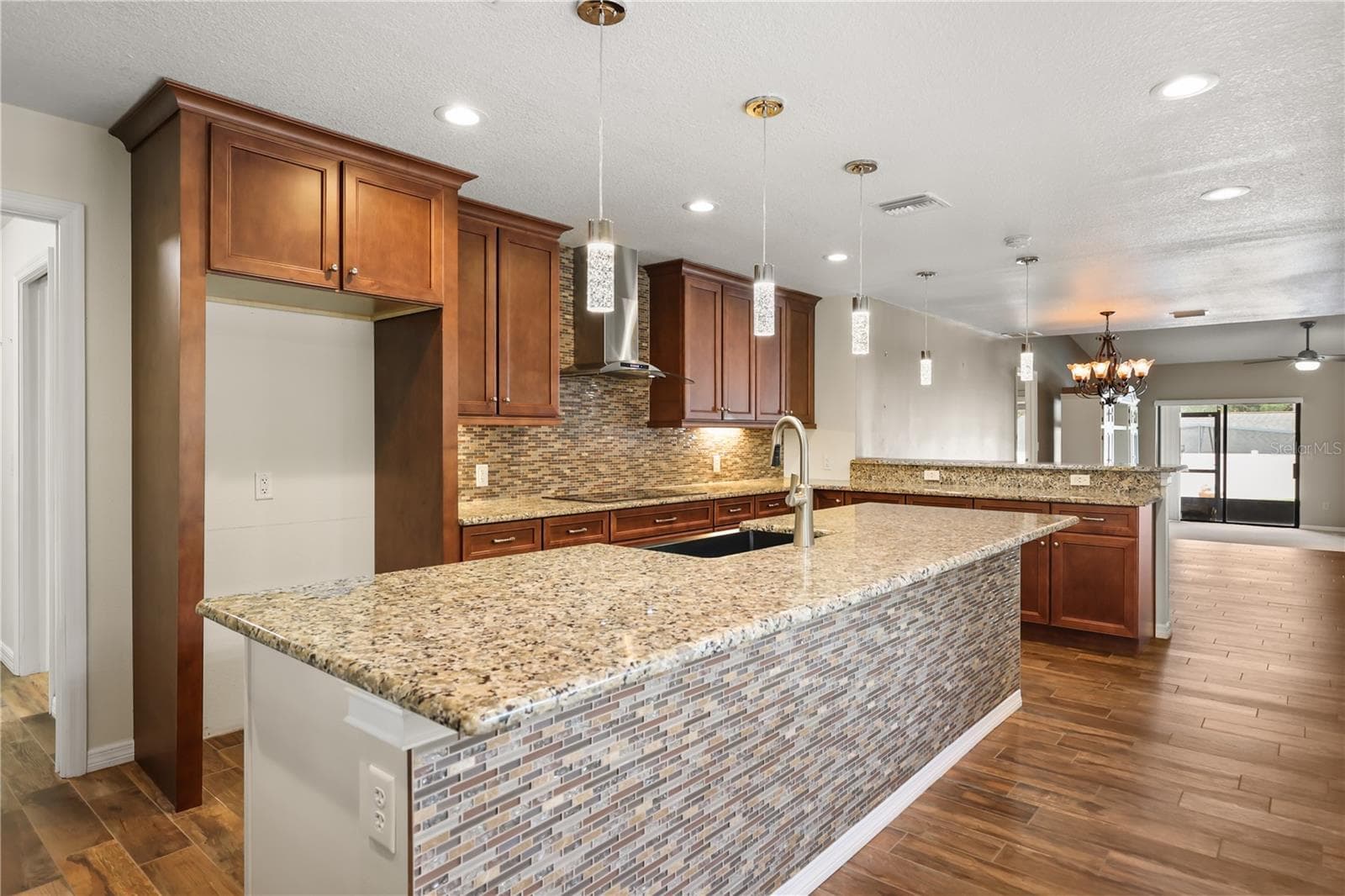 Single Family Residence at 1008 FOREST CIR, WINTER SPRINGS, photo 11 of 37