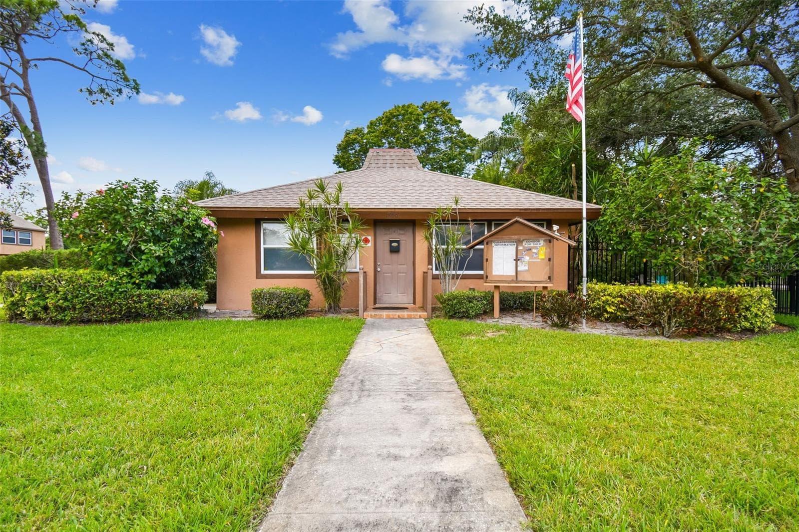 Townhouse at 1880 CLEARBROOKE DR, CLEARWATER, photo 27 of 37