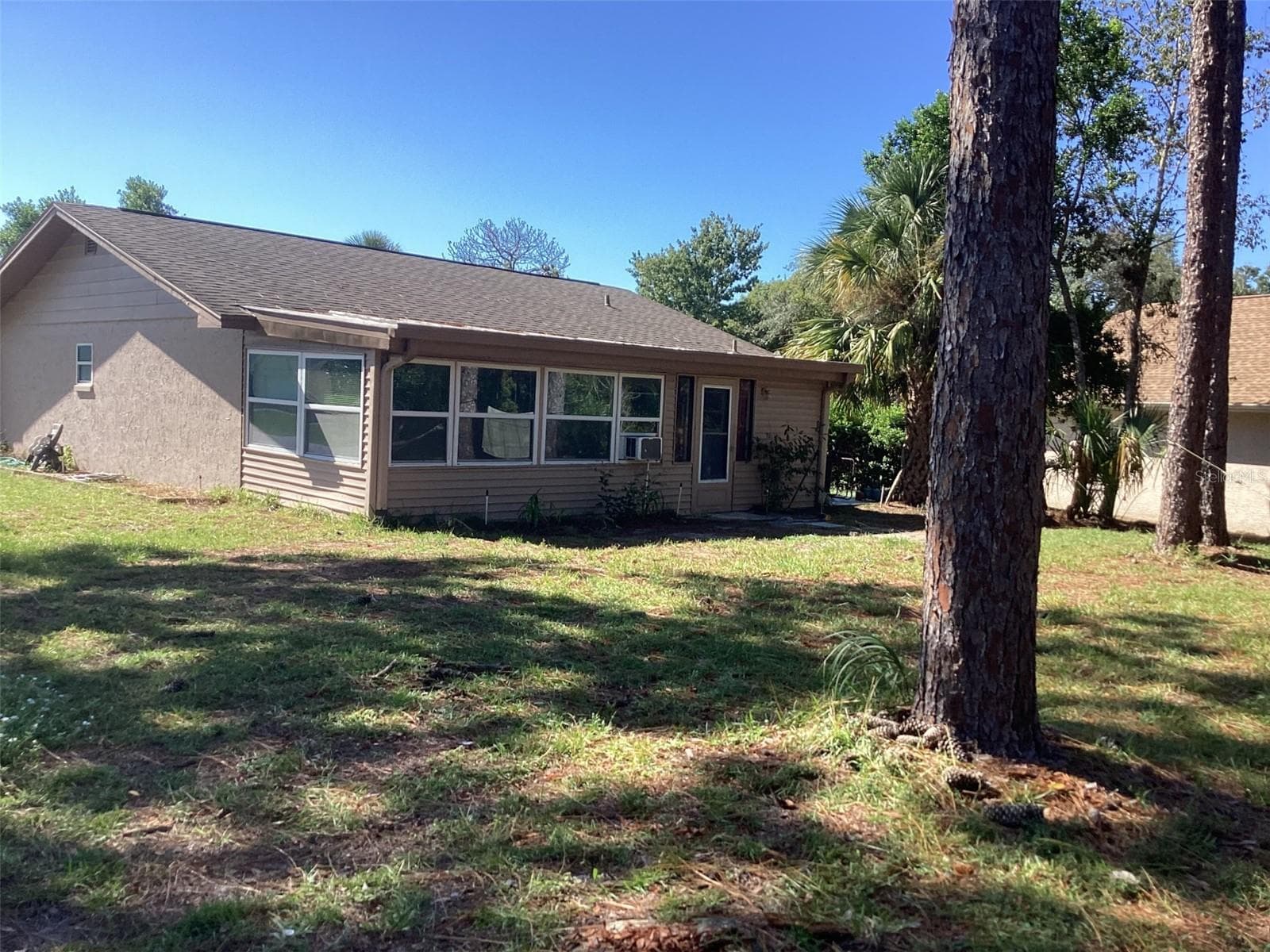 Single Family Residence at 8445 DUNNELLON RD, WEEKI WACHEE, photo 4 of 16