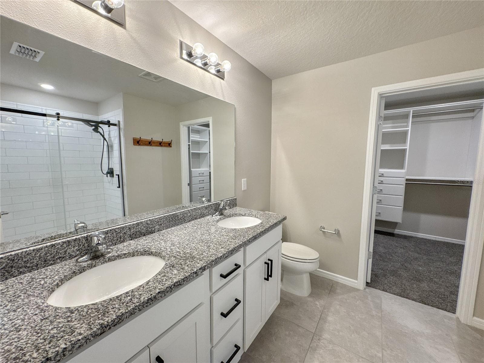 en suite, dual sinks and walk in closet - 8308 REEFBAY CV, PARRISH