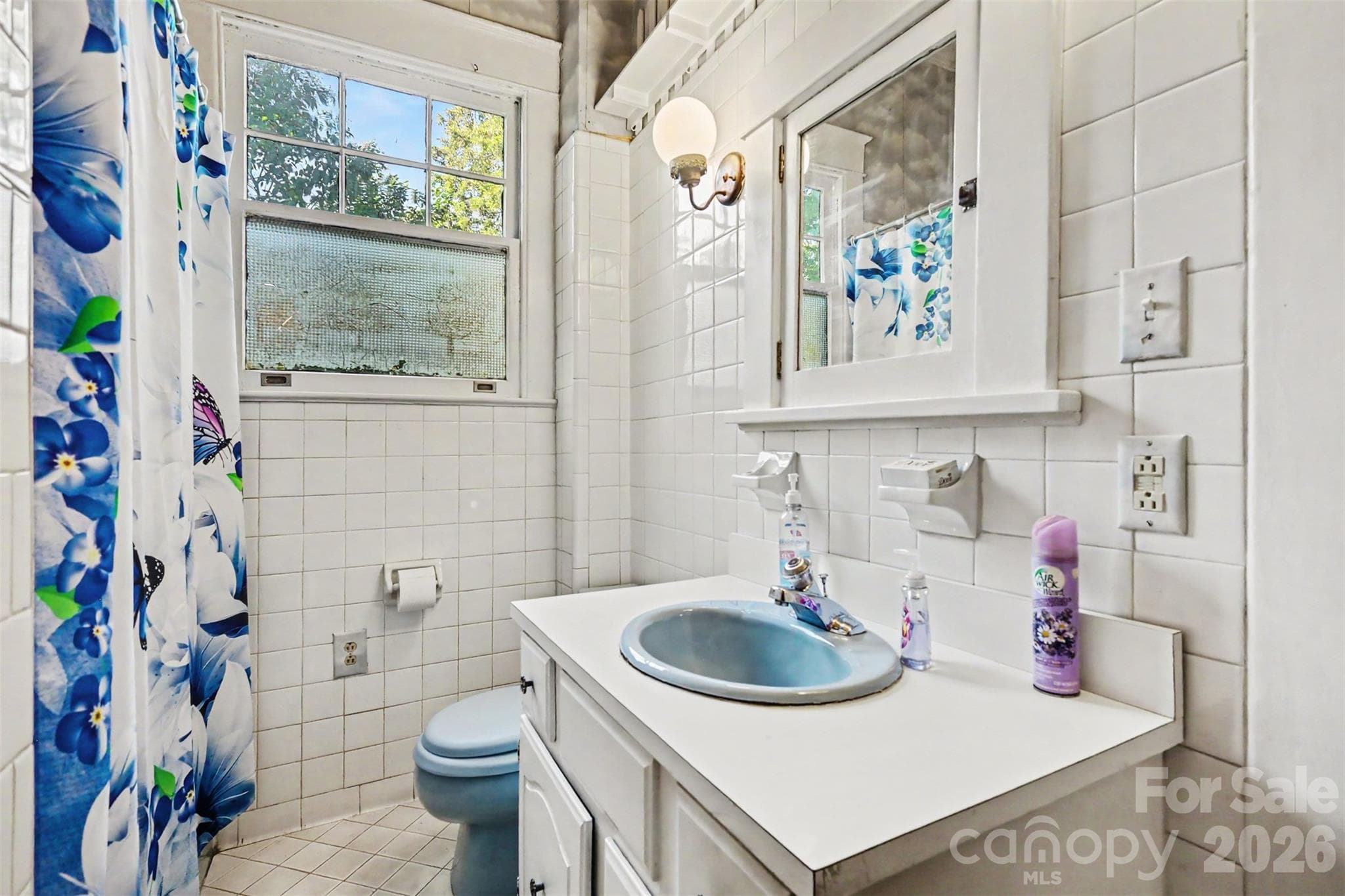 Single Family Residence at 510 Hawthorne Lane, Charlotte, photo 12 of 28