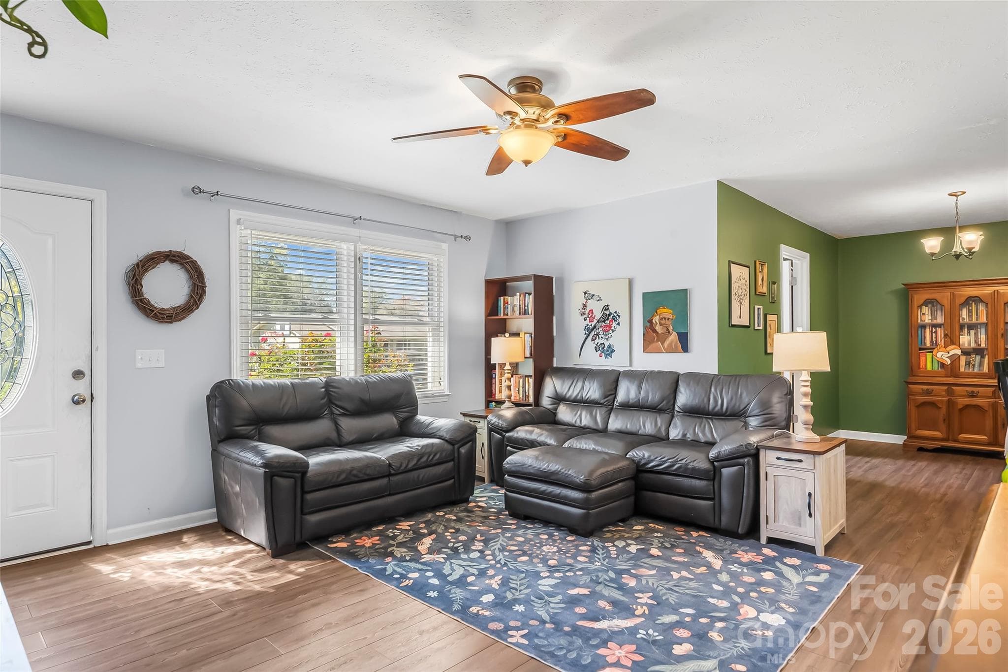 Single Family Residence at 23 E Silverleaf Drive, Hendersonville, photo 5 of 29