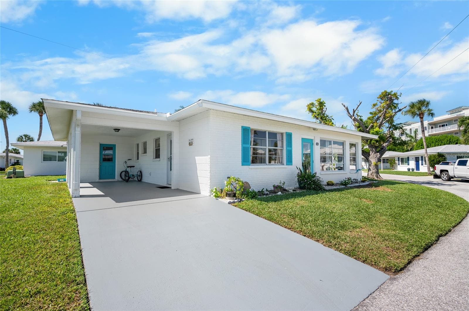 Freshly painted driveway - 1977 BEACH RD #69, ENGLEWOOD