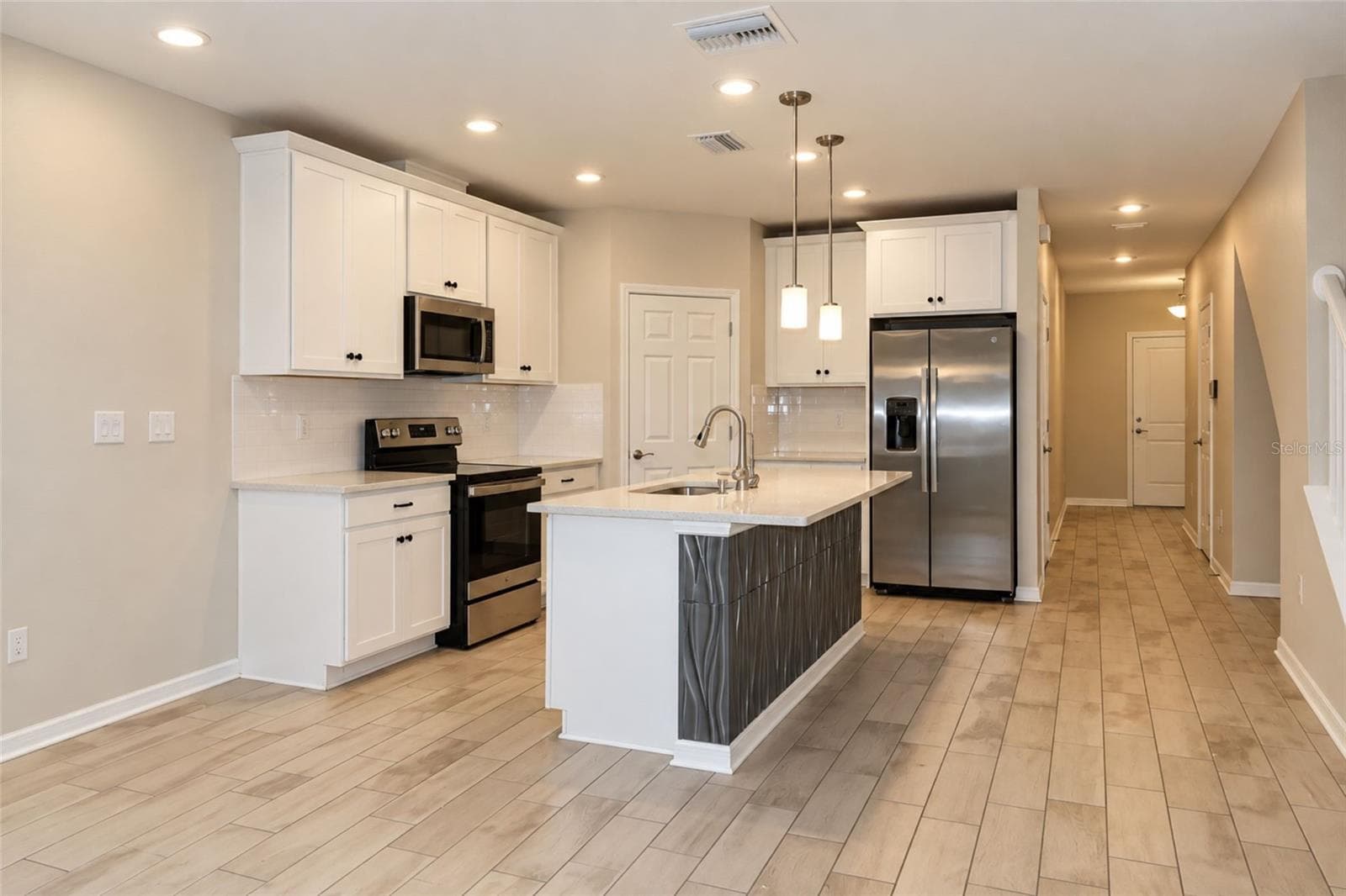 Townhouse at 5438 TRIPOLI DR, PALMETTO, photo 2 of 14