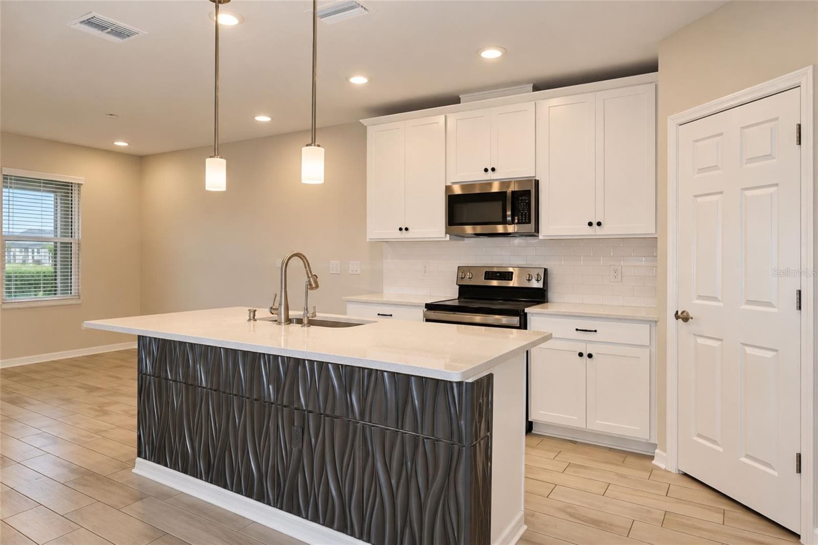 Townhouse at 5438 TRIPOLI DR, PALMETTO, photo 3 of 14