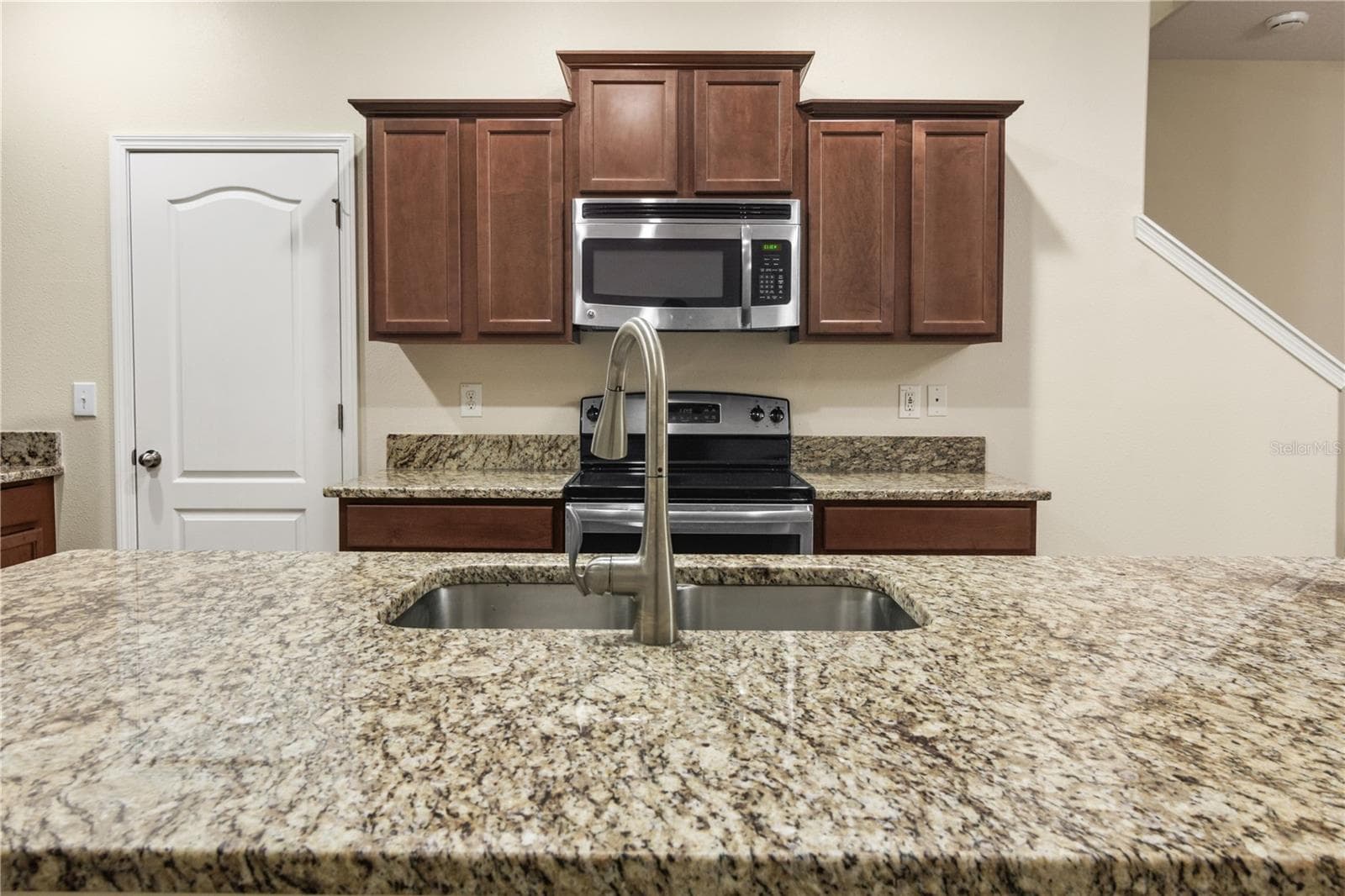 Townhouse at 2011 HAWKS VIEW DR, RUSKIN, photo 10 of 47
