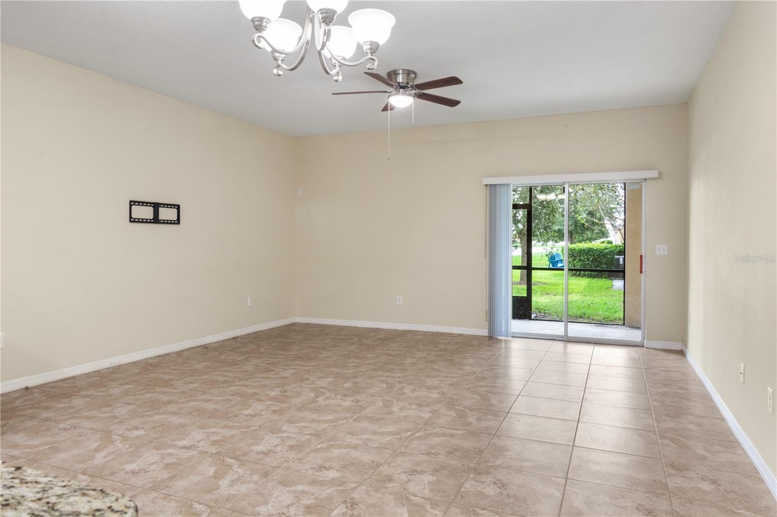 Townhouse at 2011 HAWKS VIEW DR, RUSKIN, photo 13 of 47