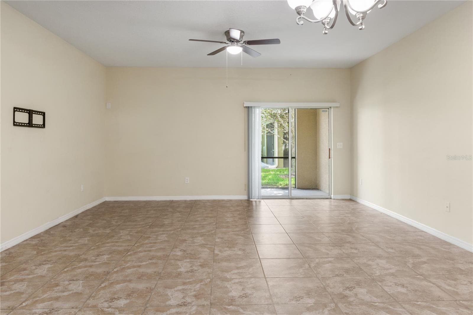 Townhouse at 2011 HAWKS VIEW DR, RUSKIN, photo 14 of 47