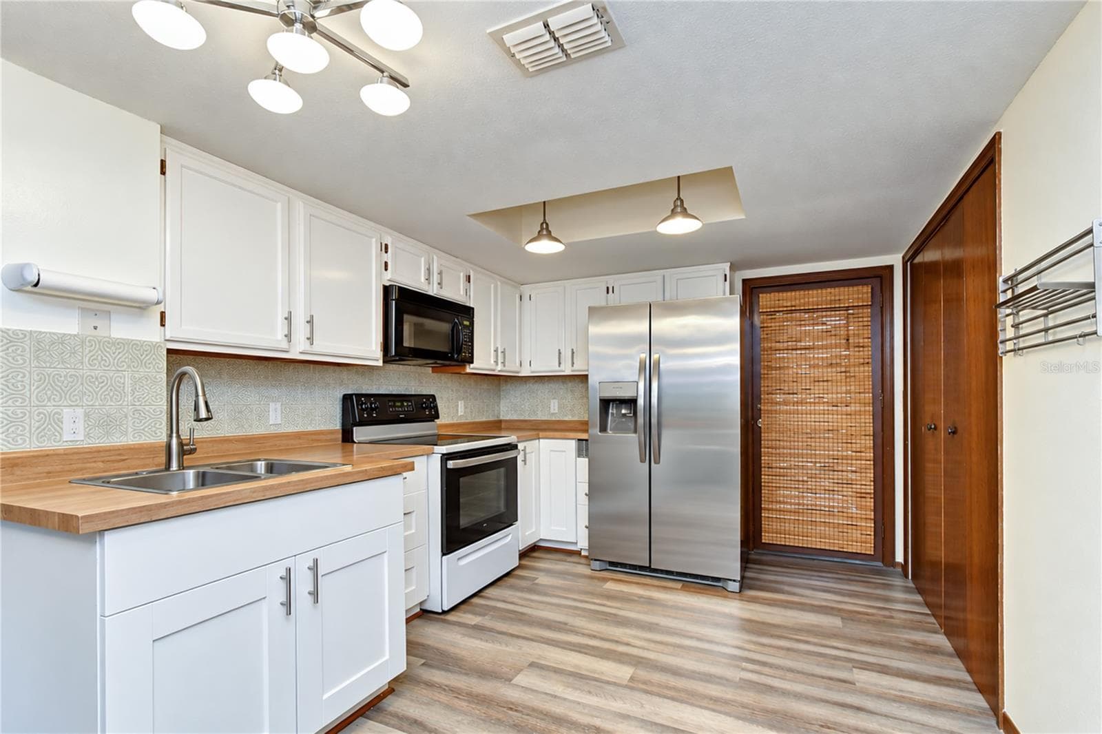 Townhouse at 8622 COBBLER PL, TAMPA, photo 14 of 39