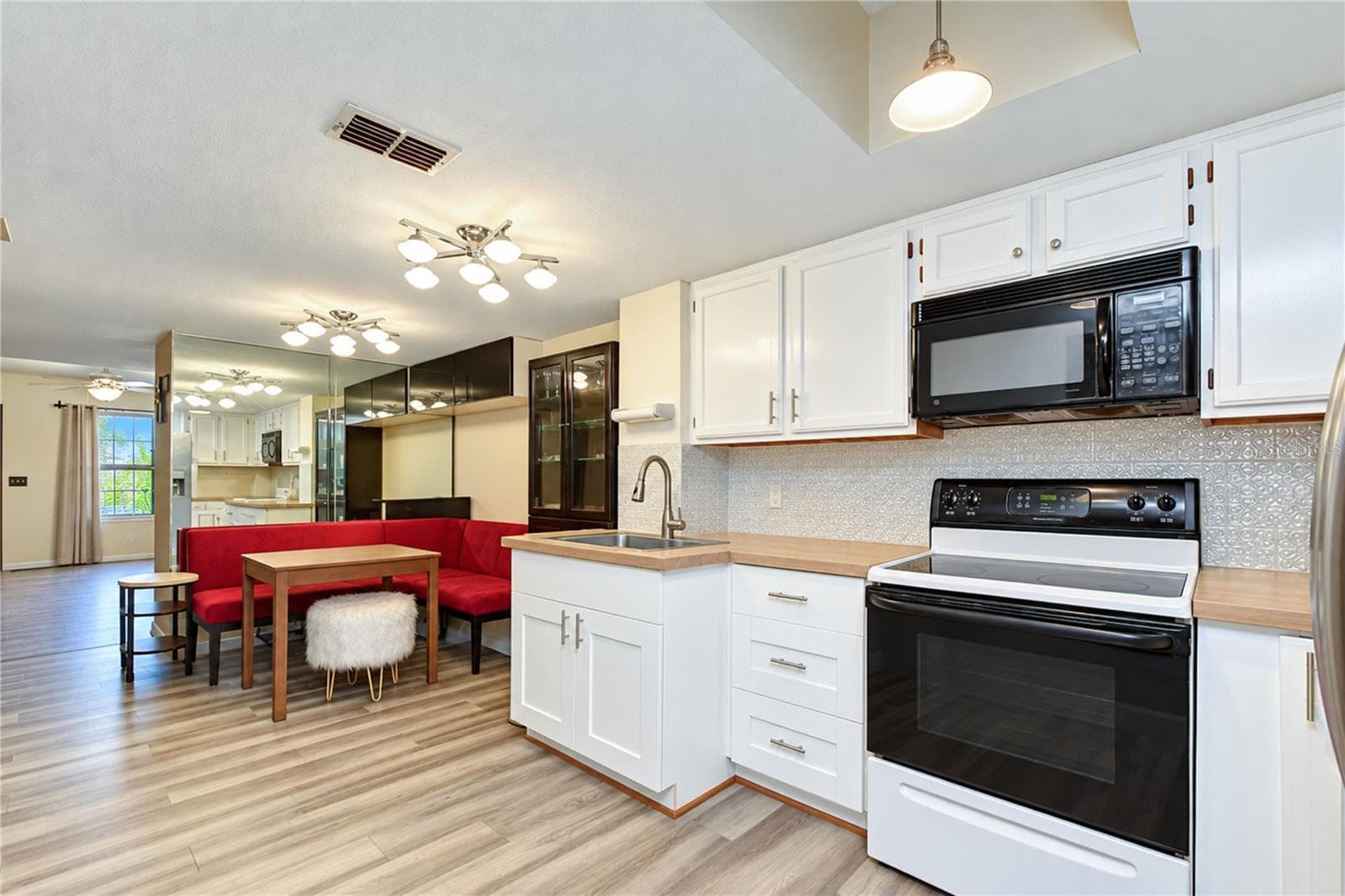Townhouse at 8622 COBBLER PL, TAMPA, photo 16 of 39