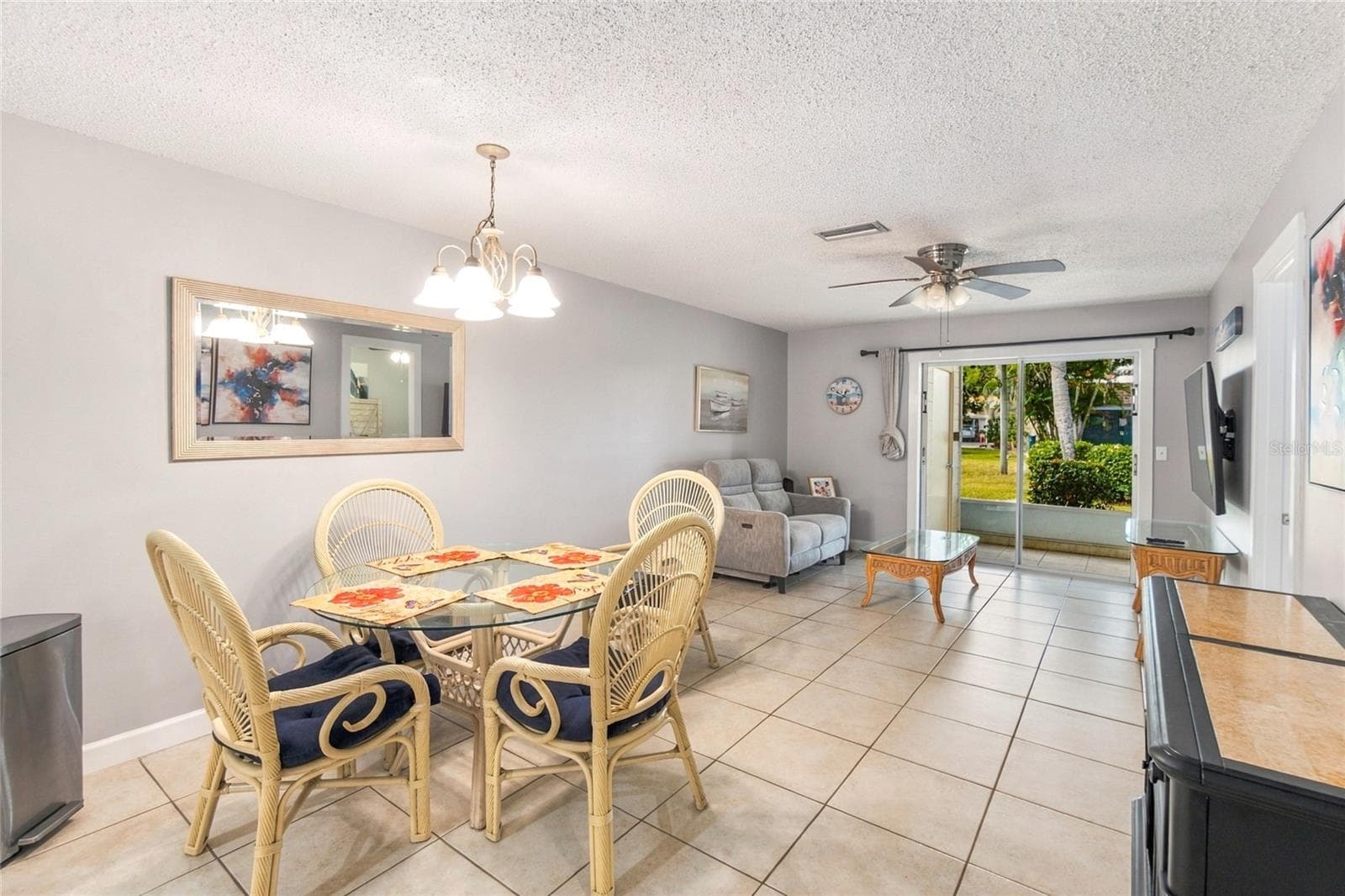 Condominium at 676 PARK CIR, BRADENTON, photo 2 of 27