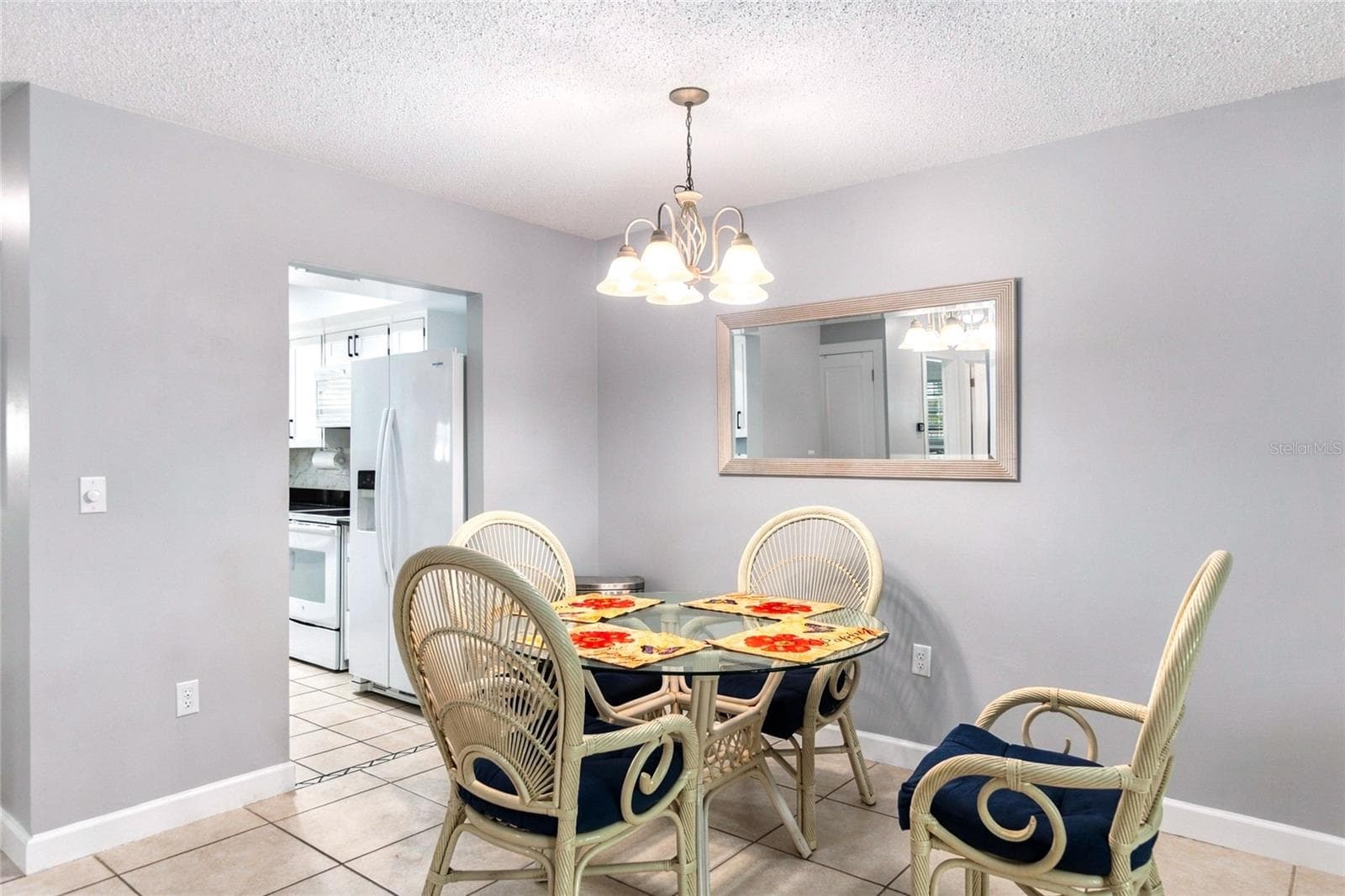 Condominium at 676 PARK CIR, BRADENTON, photo 7 of 27