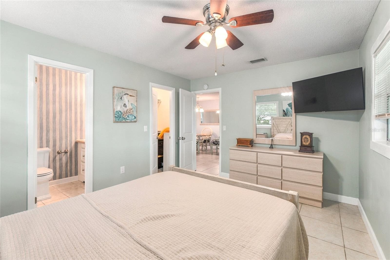 Condominium at 676 PARK CIR, BRADENTON, photo 9 of 27