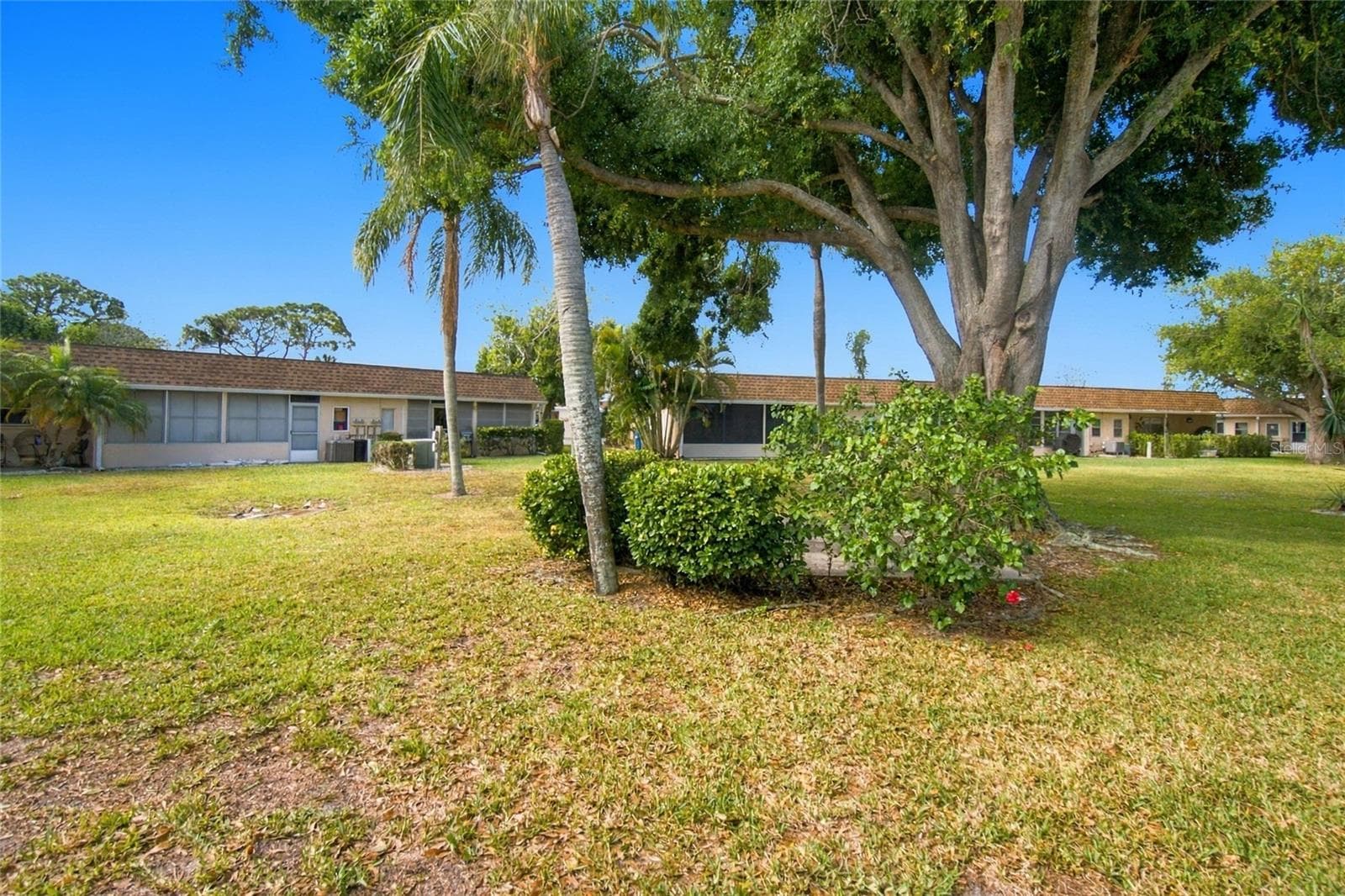 Condominium at 676 PARK CIR, BRADENTON, photo 17 of 27