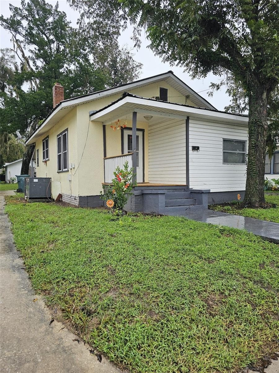 Single Family Residence at 623 NE 8TH AVE, OCALA, photo 2 of 14