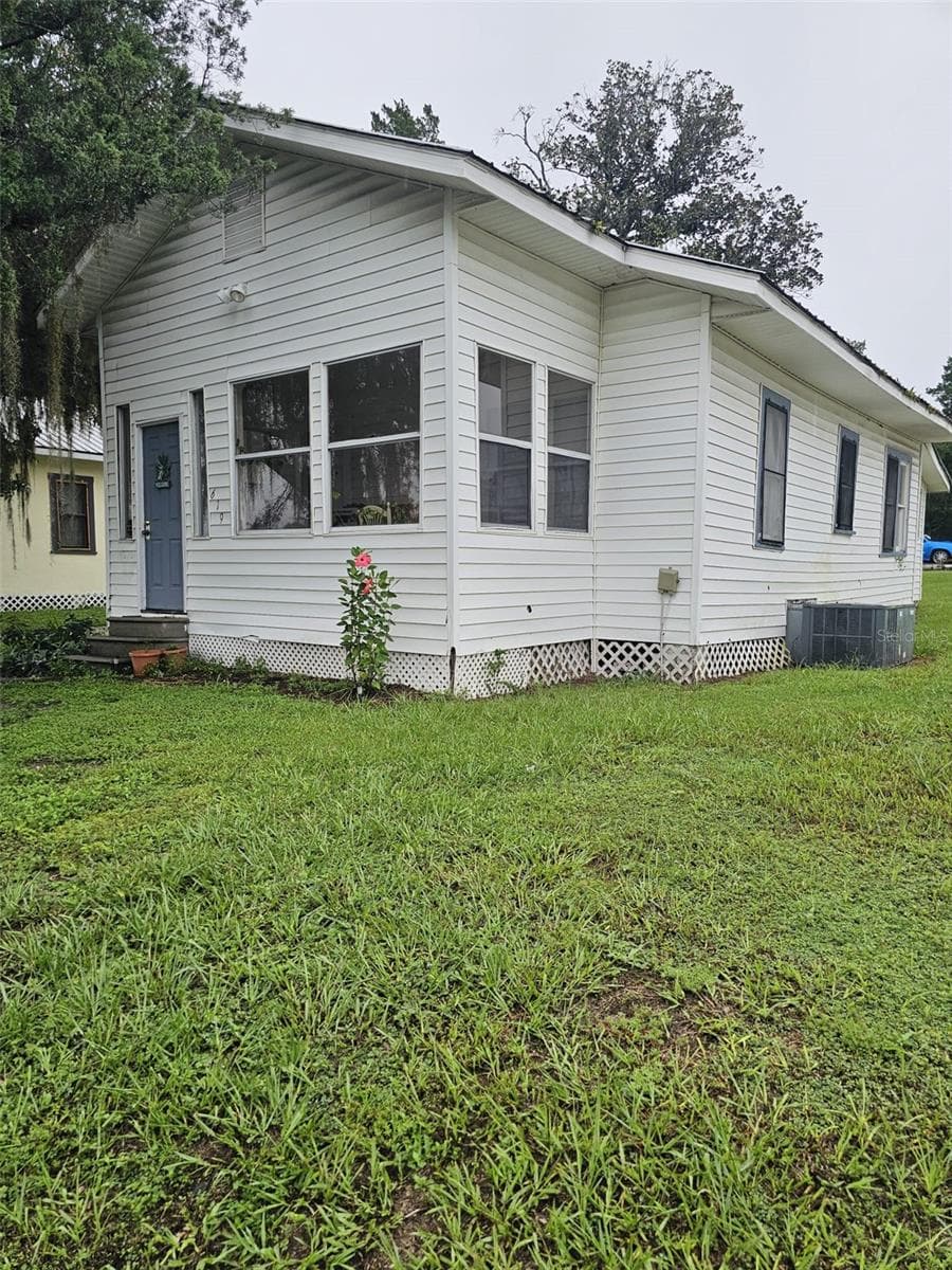 Single Family Residence at 619 NE 8TH AVE, OCALA, photo 2 of 13