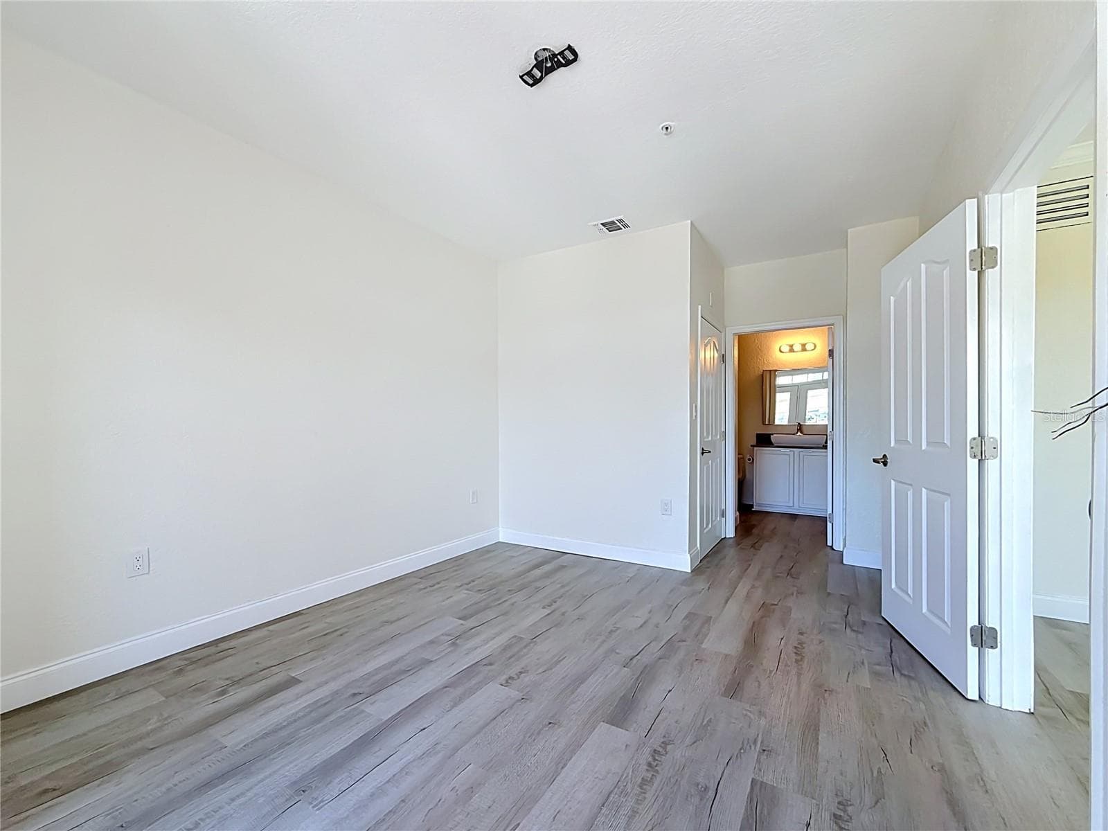 Condominium at 5000 CULBREATH KEY WAY #8-207, TAMPA, photo 24 of 67