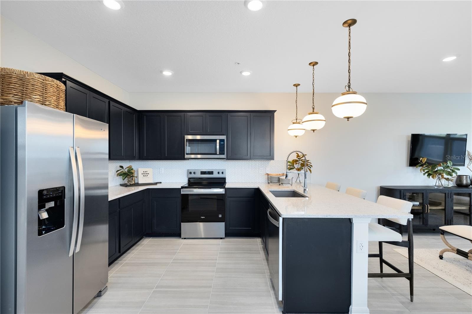 Model Home Design Only. Pictures and furnishings are for illustrative purposes only. Elevations, colors and options may vary. Furniture is for model home staging only. - 4528 ORCHARD VIEW ALLEY, CLERMONT