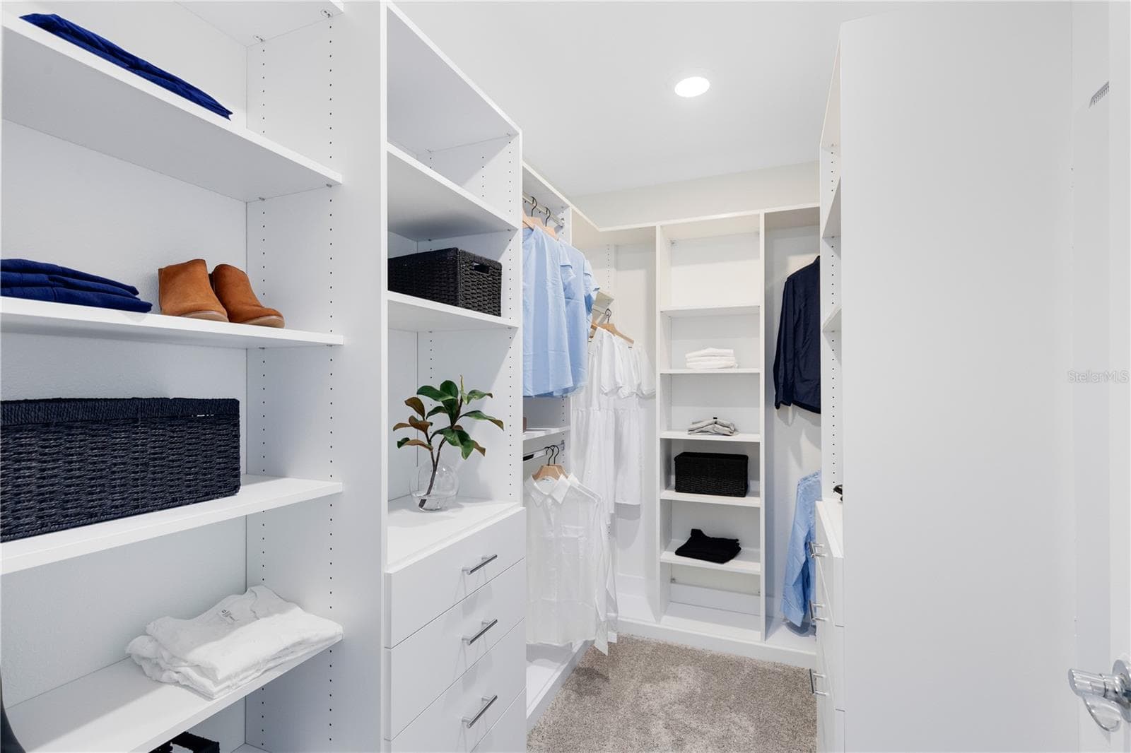 Model Home Design Only. Pictures and furnishings are for illustrative purposes only. Elevations, colors and options may vary. Furniture is for model home staging only. - 4528 ORCHARD VIEW ALLEY, CLERMONT