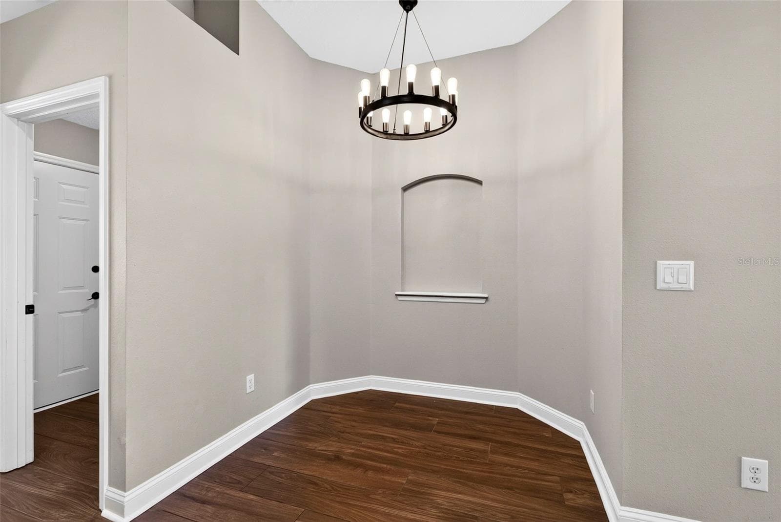 Breakfast Nook - 4683 ILAH RD N, JACKSONVILLE