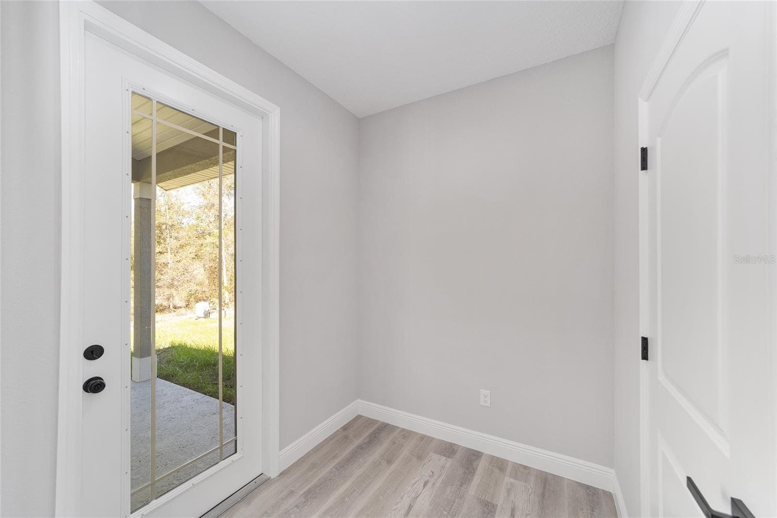 MUD ROOM - 760 NE 152ND TER, WILLISTON