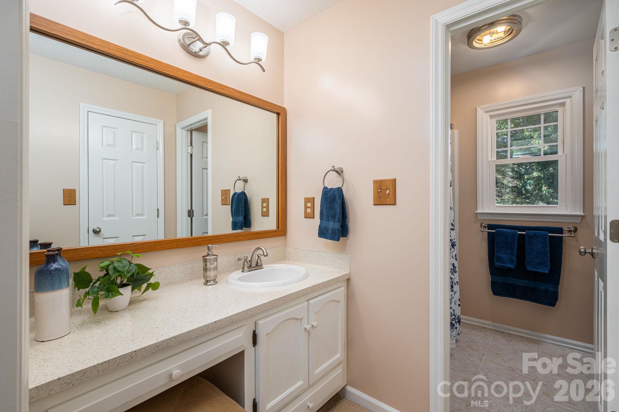Single Family Residence at 111 Smoke Tree Court, Gastonia, photo 23 of 37