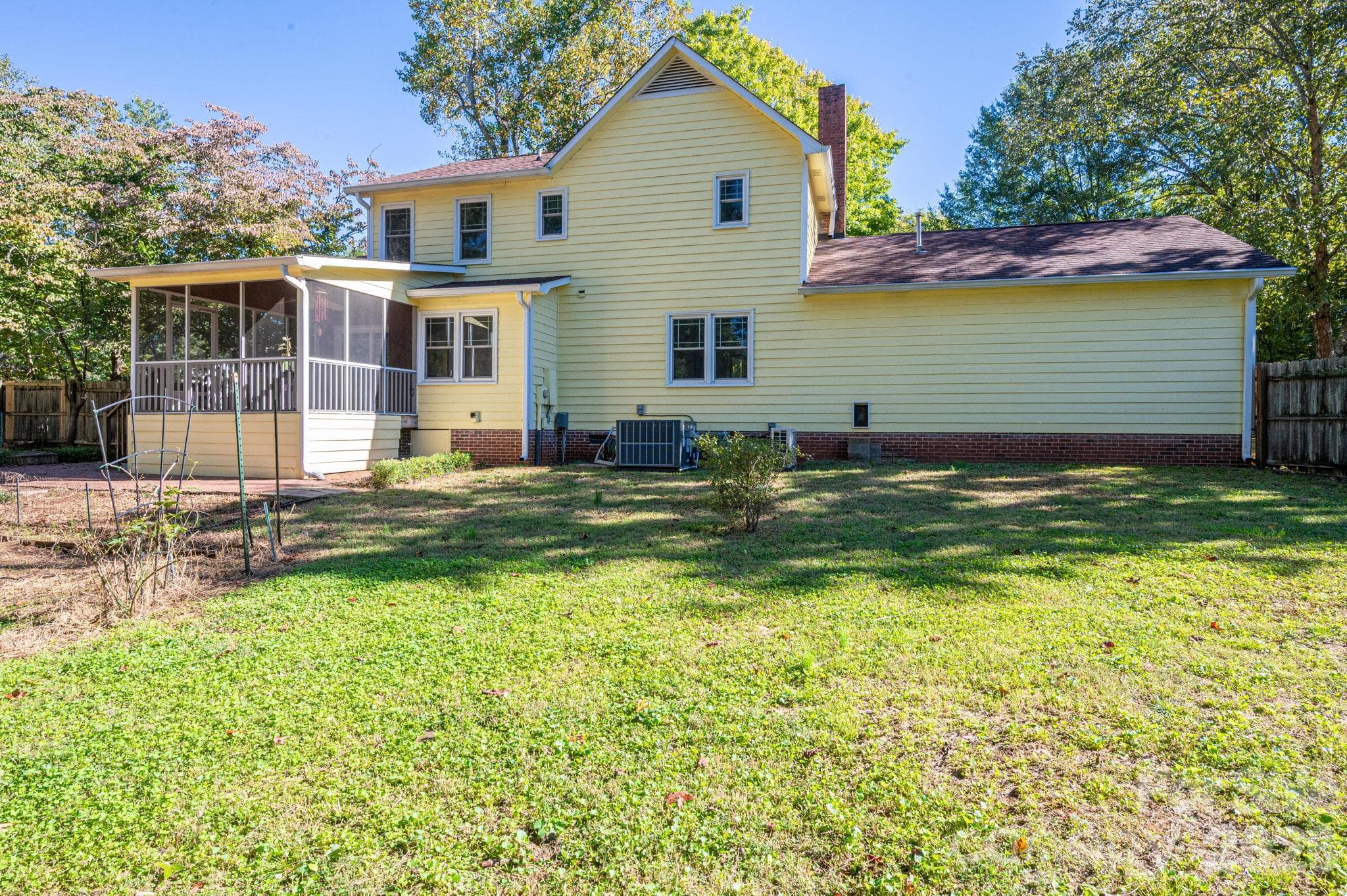 Single Family Residence at 111 Smoke Tree Court, Gastonia, photo 34 of 37