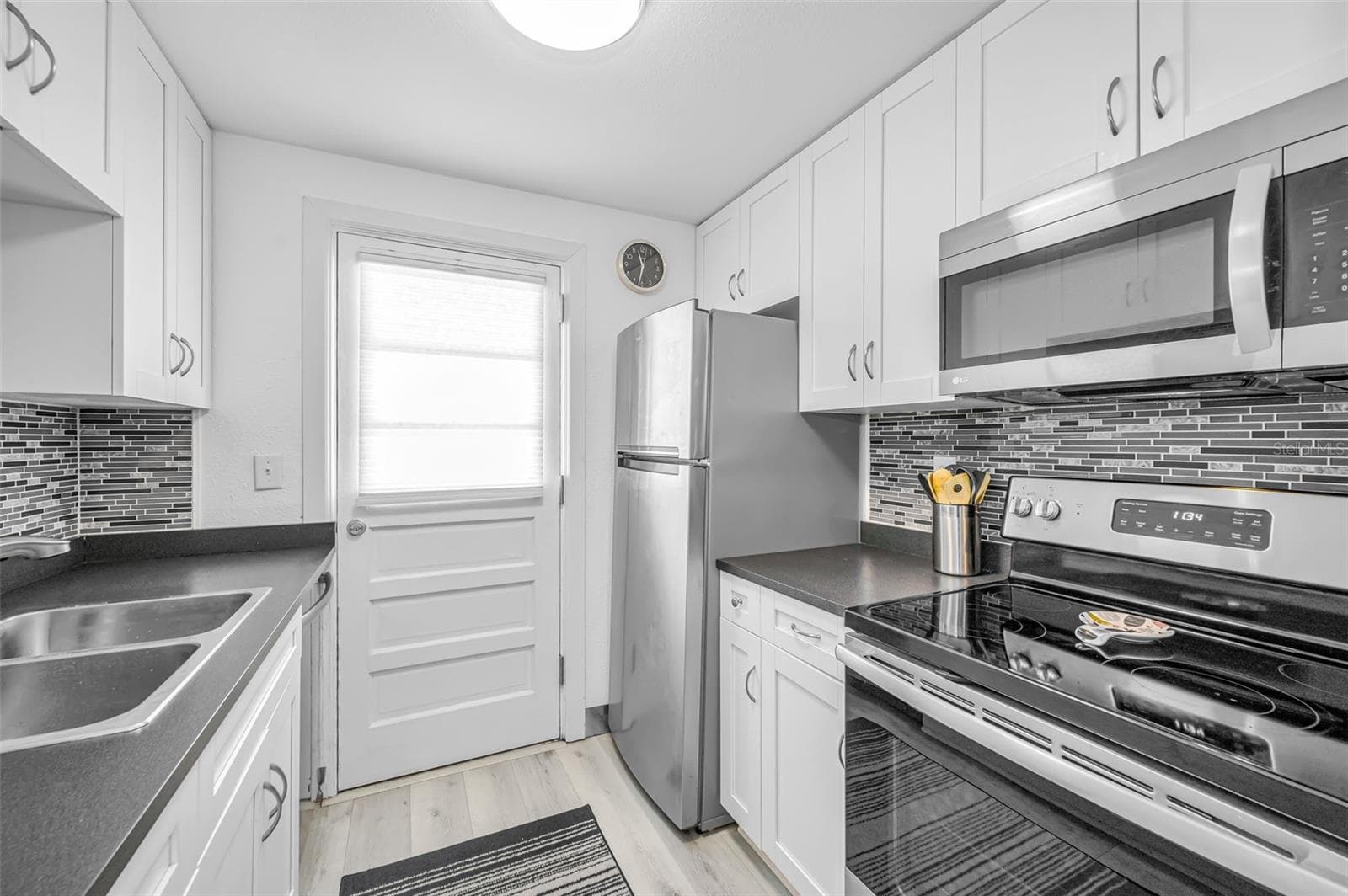 Condominium at 2 N FERNWOOD AVE #25, CLEARWATER, photo 15 of 33