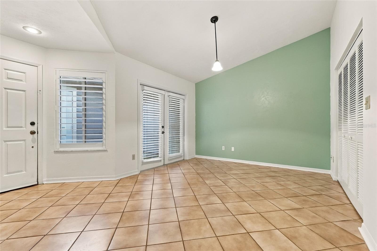 Townhouse at 916 NW 124TH DR, NEWBERRY, photo 3 of 39