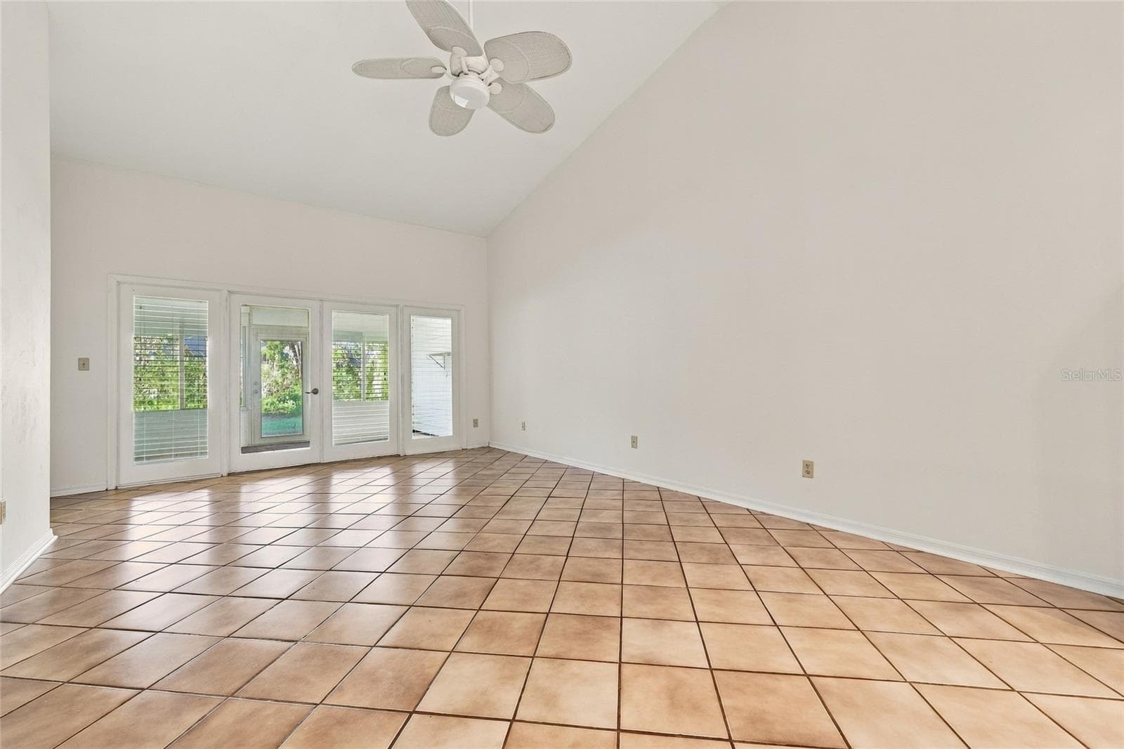 Townhouse at 916 NW 124TH DR, NEWBERRY, photo 6 of 39
