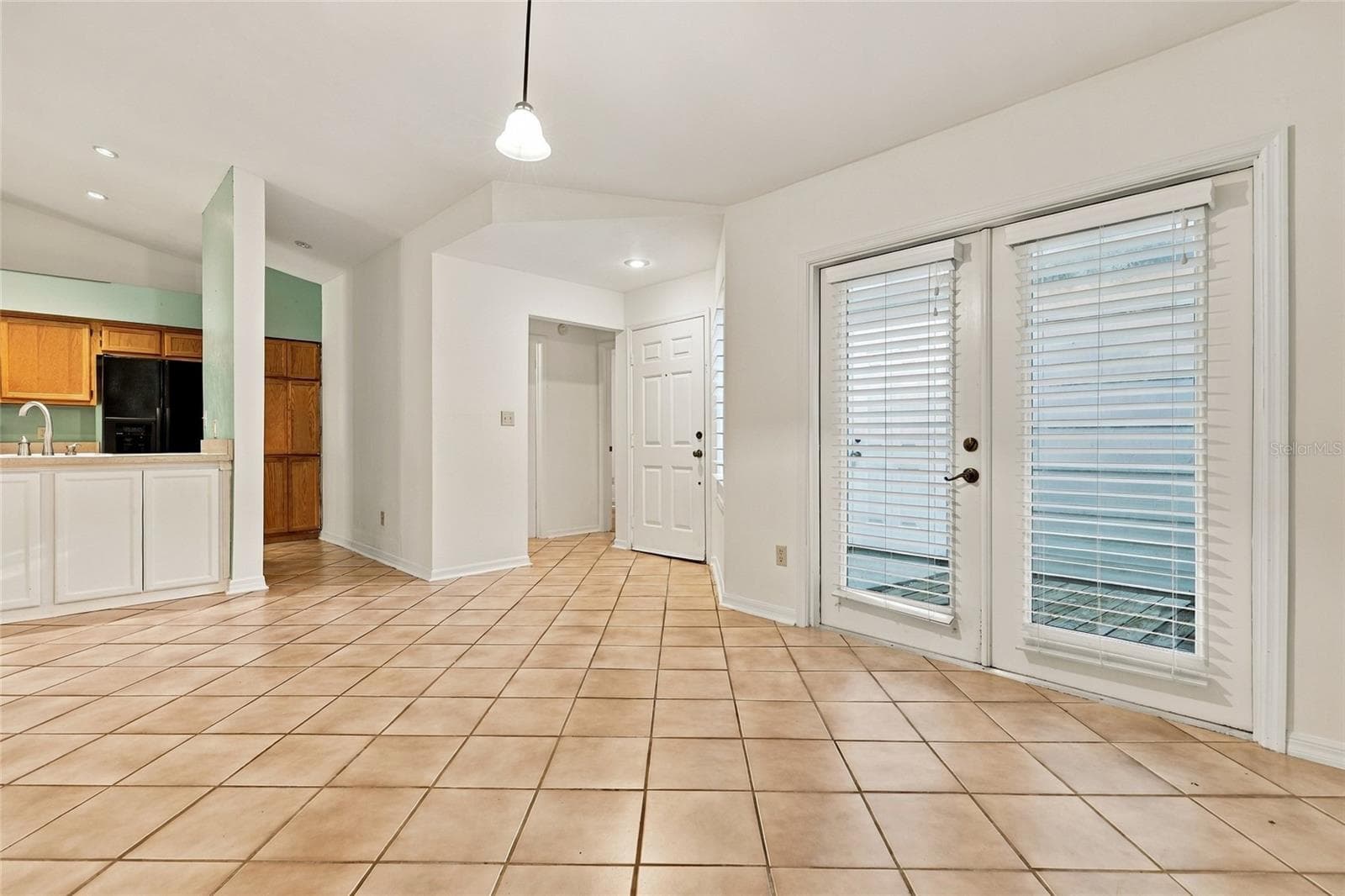 Townhouse at 916 NW 124TH DR, NEWBERRY, photo 9 of 39
