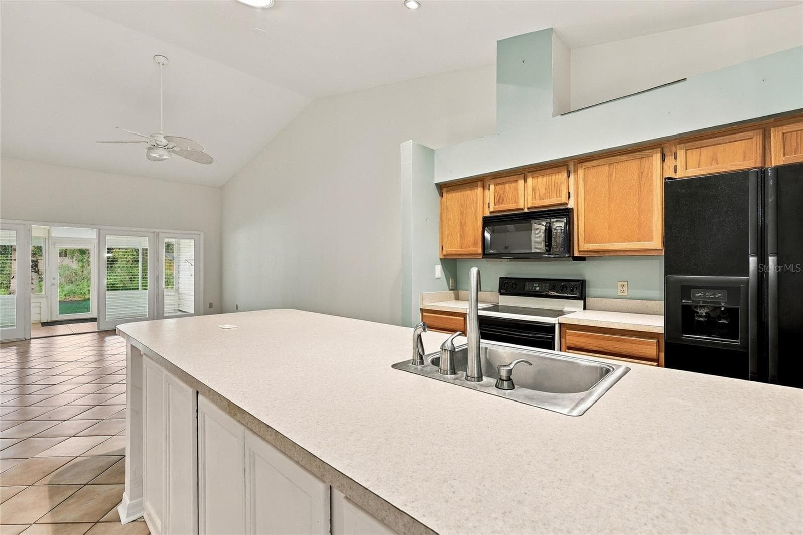 Townhouse at 916 NW 124TH DR, NEWBERRY, photo 10 of 39
